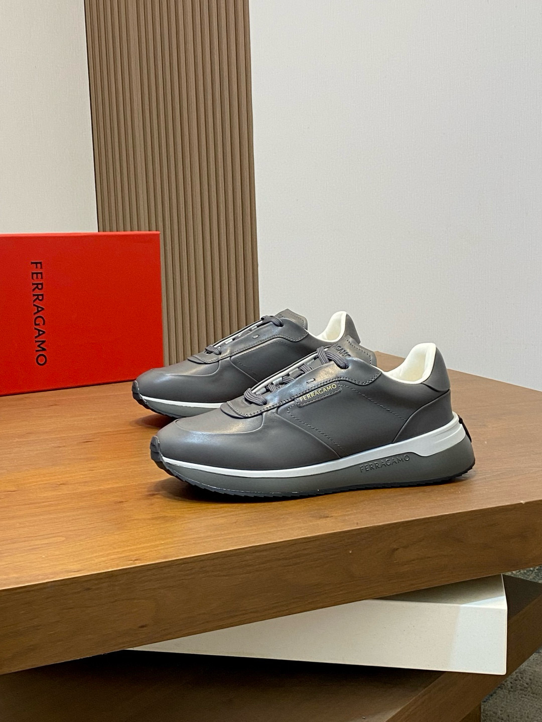 Ferragamo 페라가모 남성 신형 소가죽 캐주얼 스니커즈 3