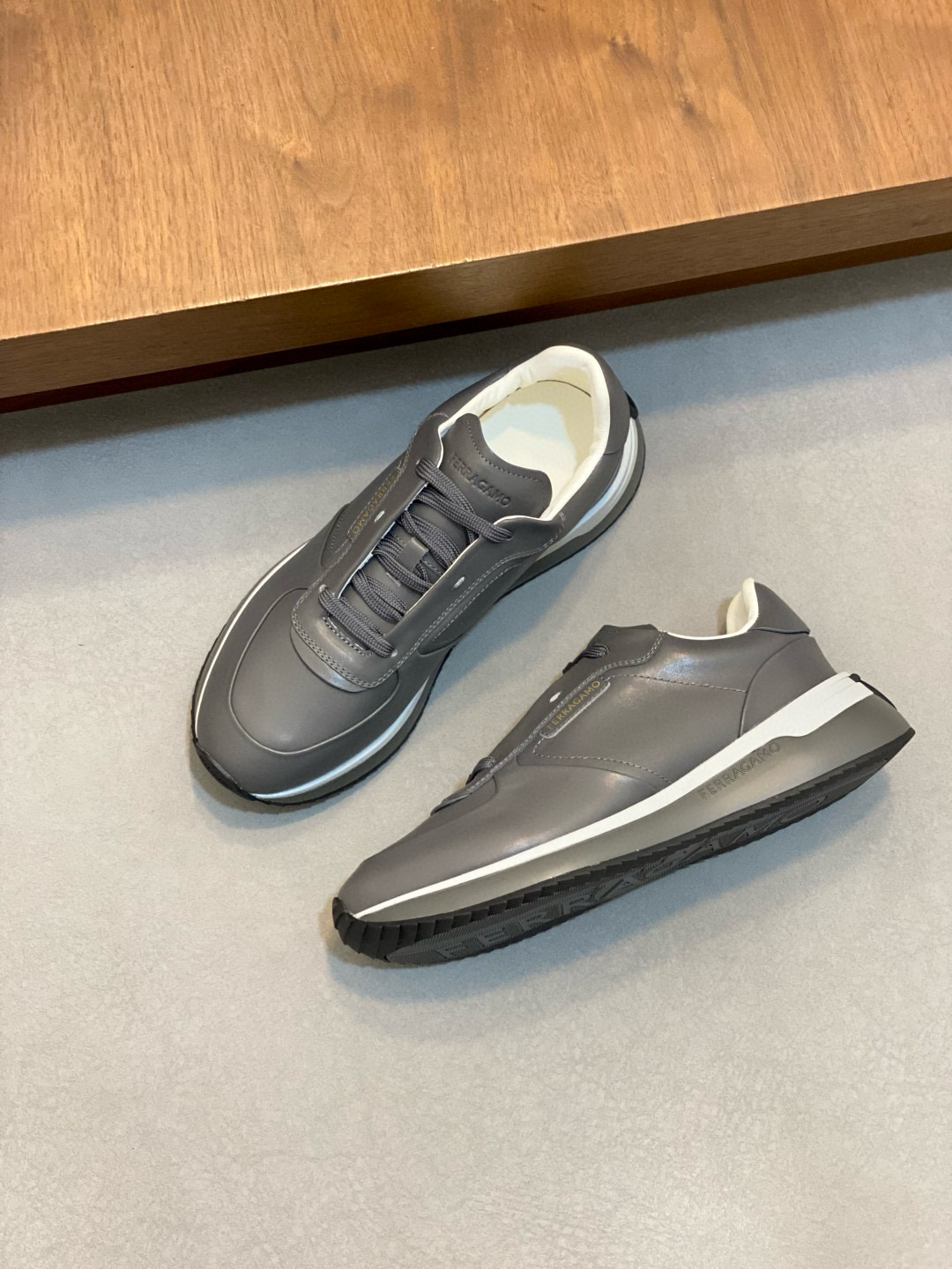 Ferragamo 페라가모 남성 신형 소가죽 캐주얼 스니커즈 5