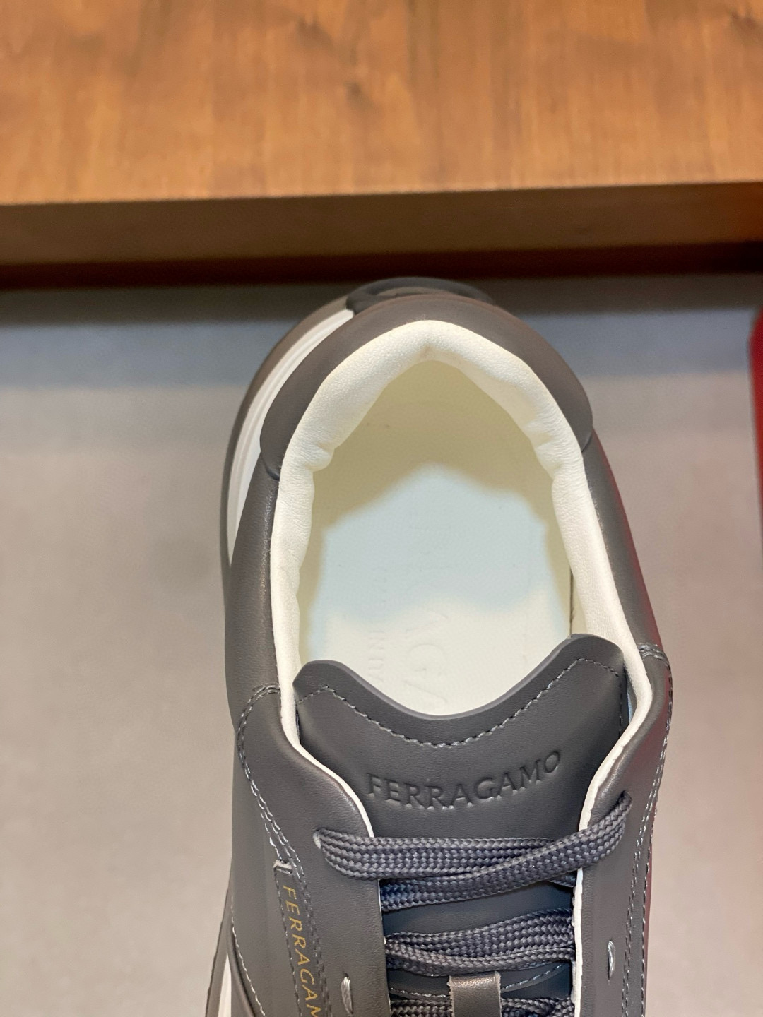 Ferragamo 페라가모 남성 신형 소가죽 캐주얼 스니커즈 7