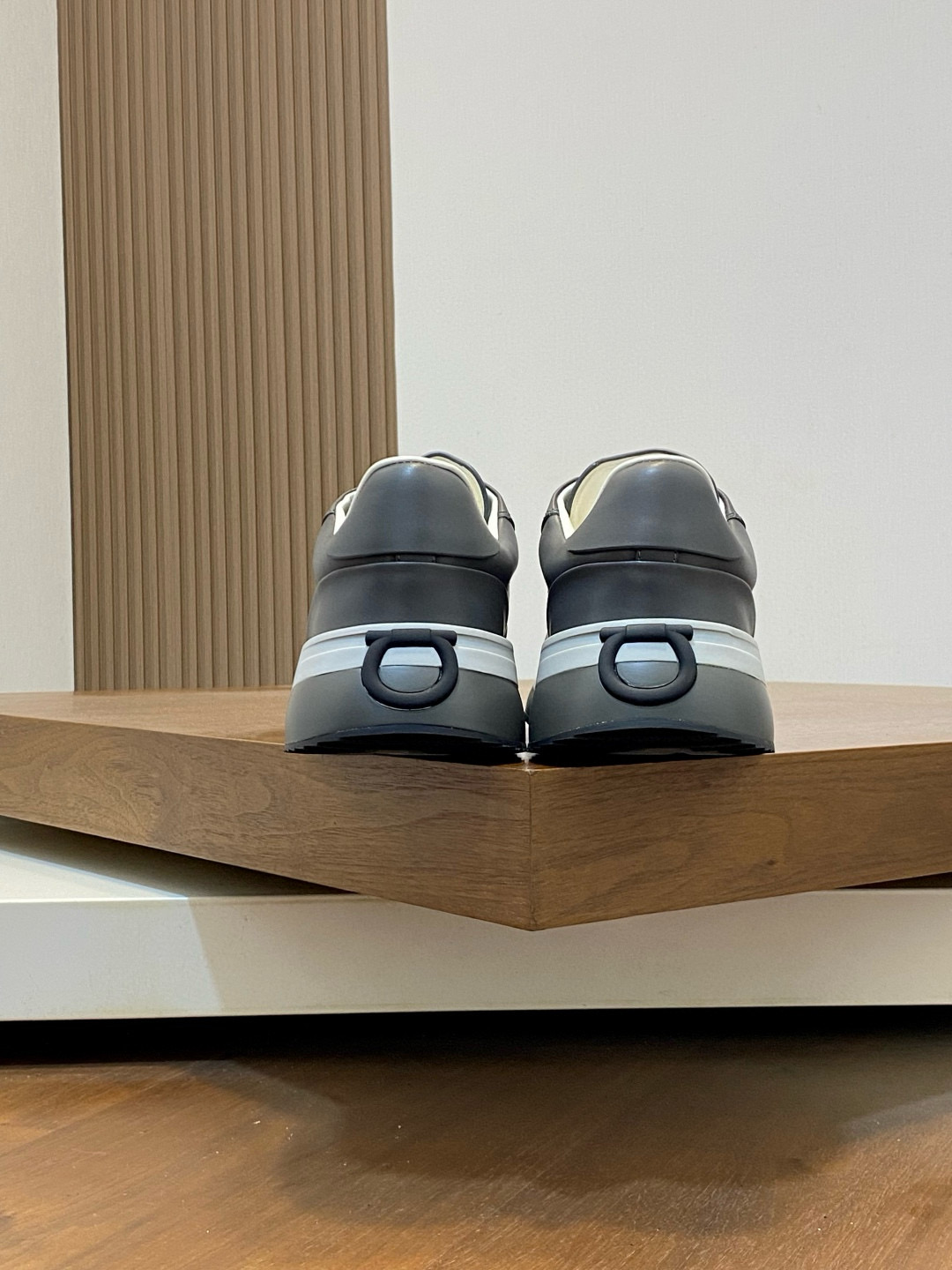 Ferragamo 페라가모 남성 신형 소가죽 캐주얼 스니커즈 8