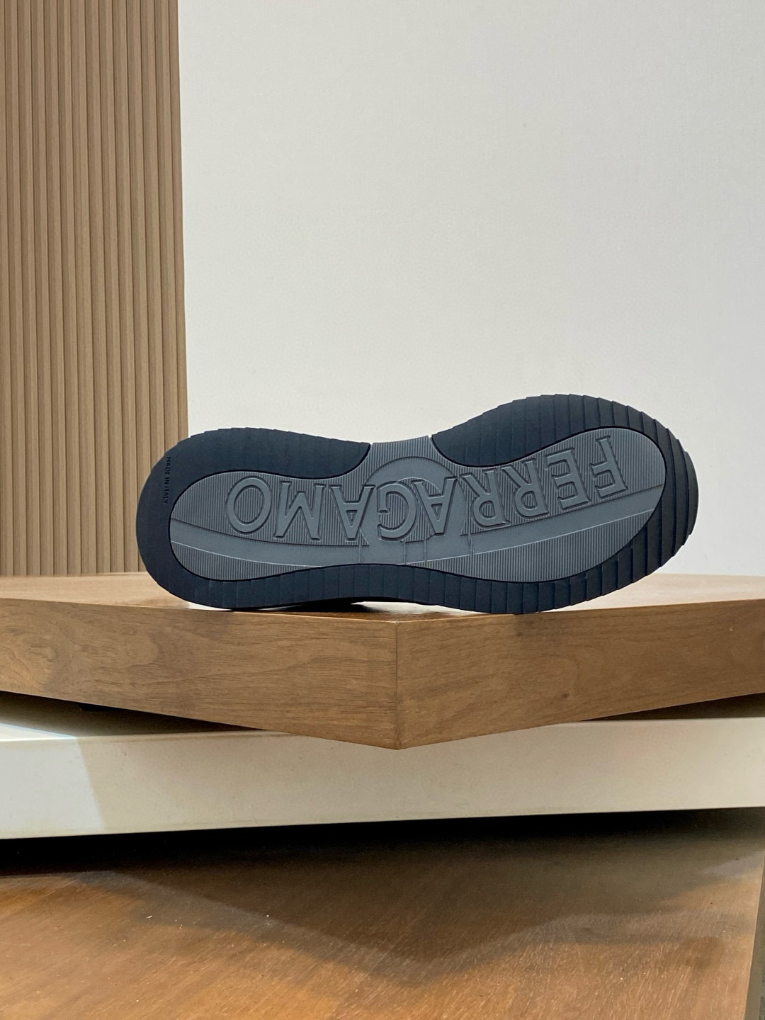 Ferragamo 페라가모 남성 신형 소가죽 캐주얼 스니커즈 9