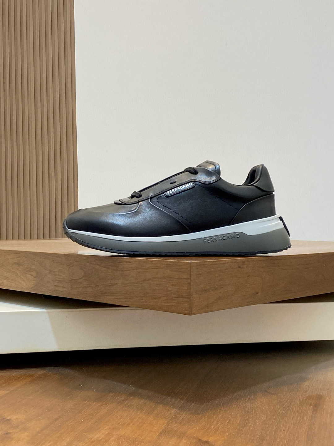 Ferragamo 페라가모 남성 신형 소가죽 캐주얼 스니커즈 2