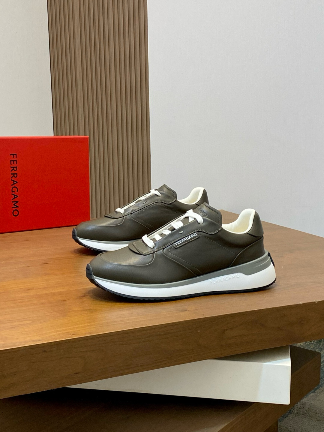 Ferragamo 페라가모 남성 신형 소가죽 캐주얼 스니커즈 3