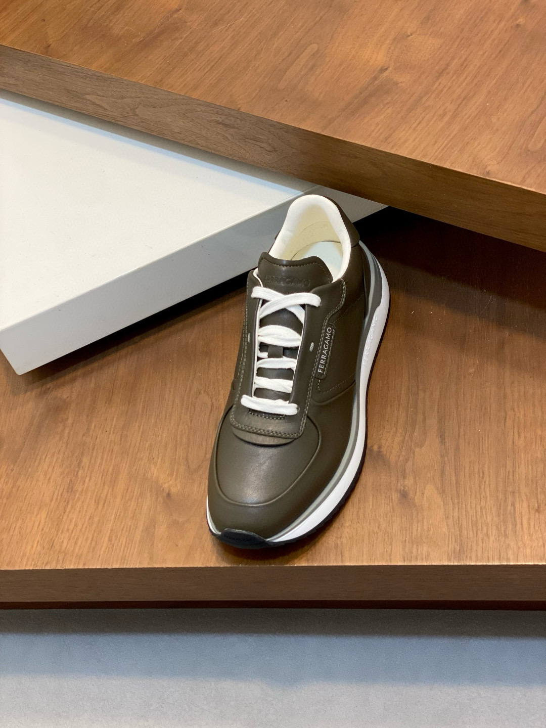 Ferragamo 페라가모 남성 신형 소가죽 캐주얼 스니커즈 6
