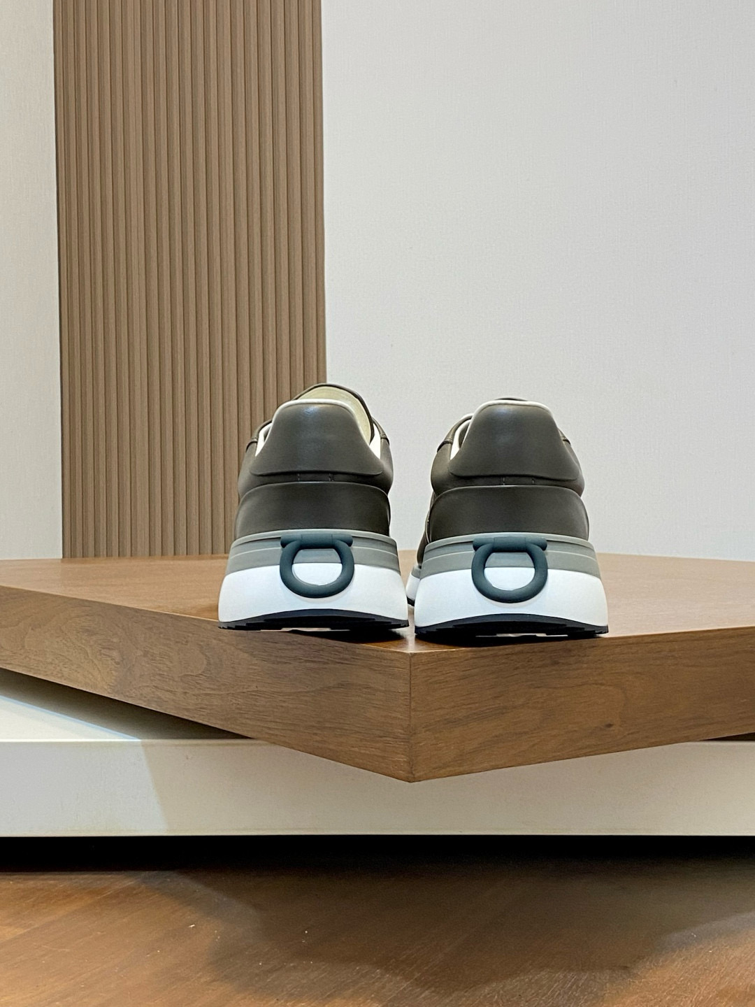 Ferragamo 페라가모 남성 신형 소가죽 캐주얼 스니커즈 7