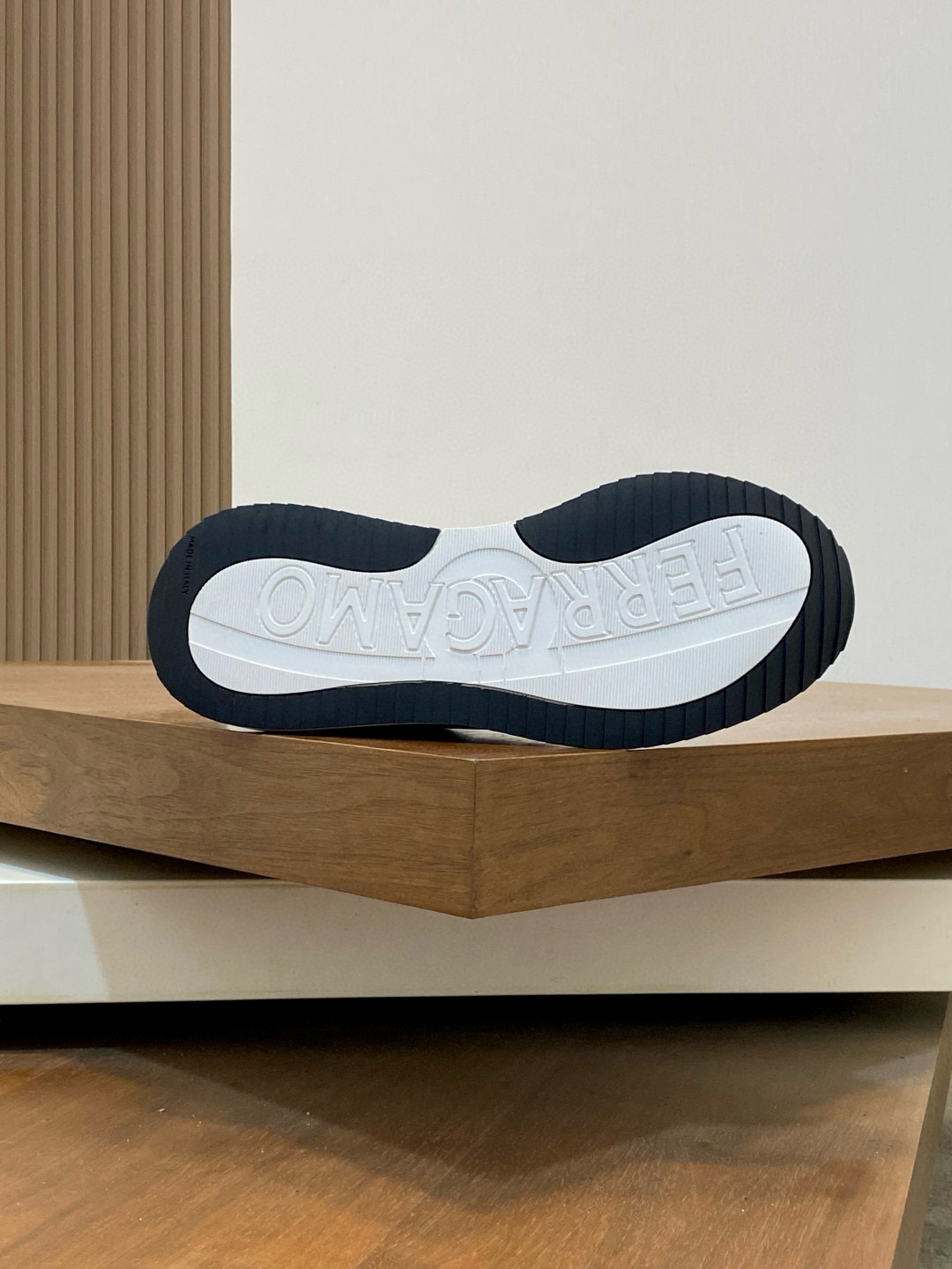 Ferragamo 페라가모 남성 신형 소가죽 캐주얼 스니커즈 8