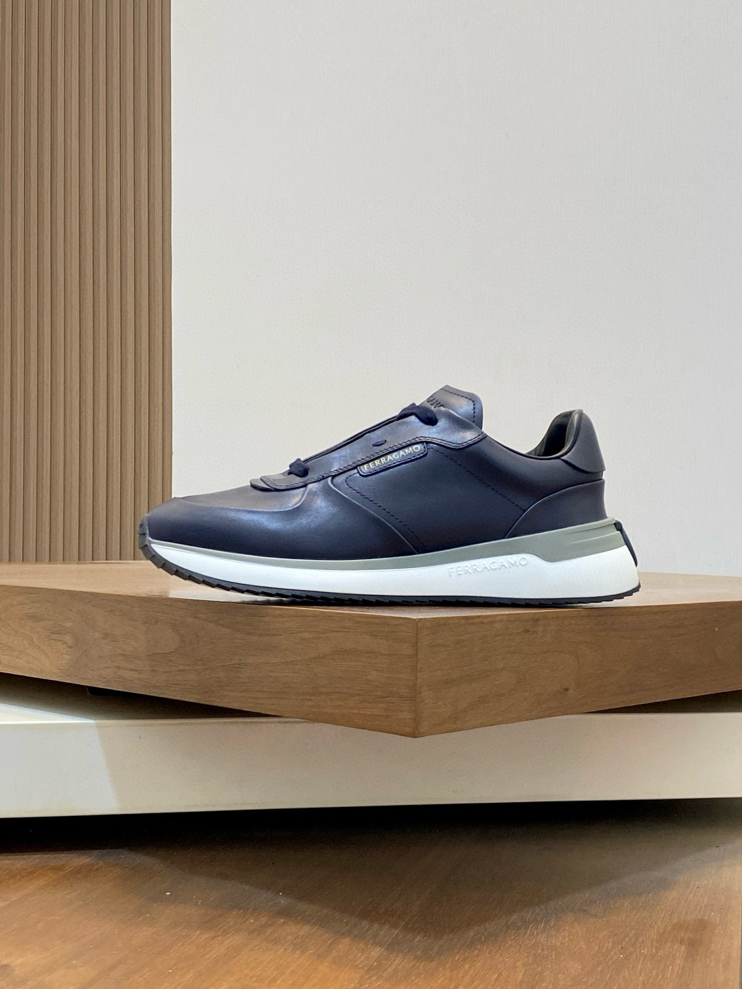 Ferragamo 페라가모 남성 신형 소가죽 캐주얼 스니커즈 2