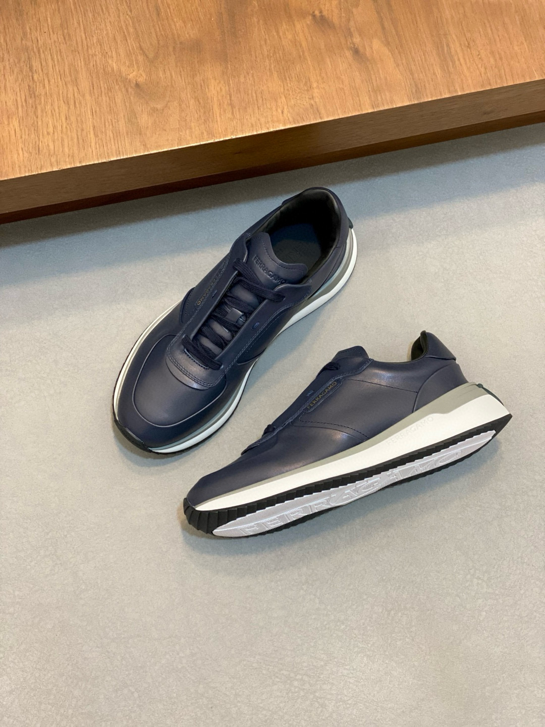 Ferragamo 페라가모 남성 신형 소가죽 캐주얼 스니커즈 4