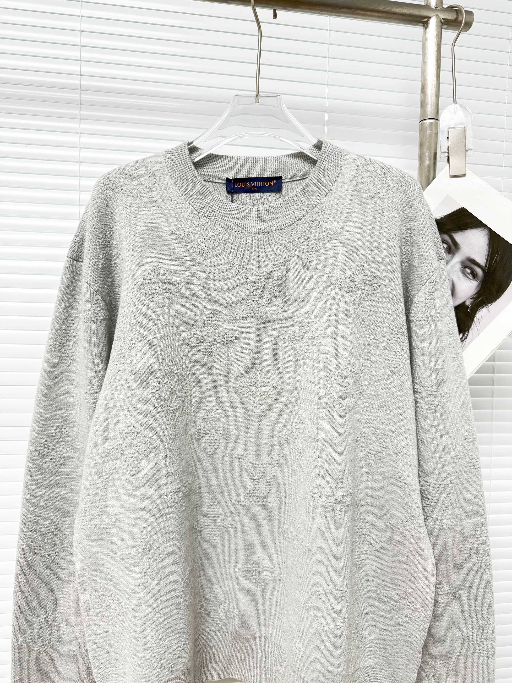 LOUIS VUITTON 루이비통 Safari 모노그램 코튼 니트 스웨터 4