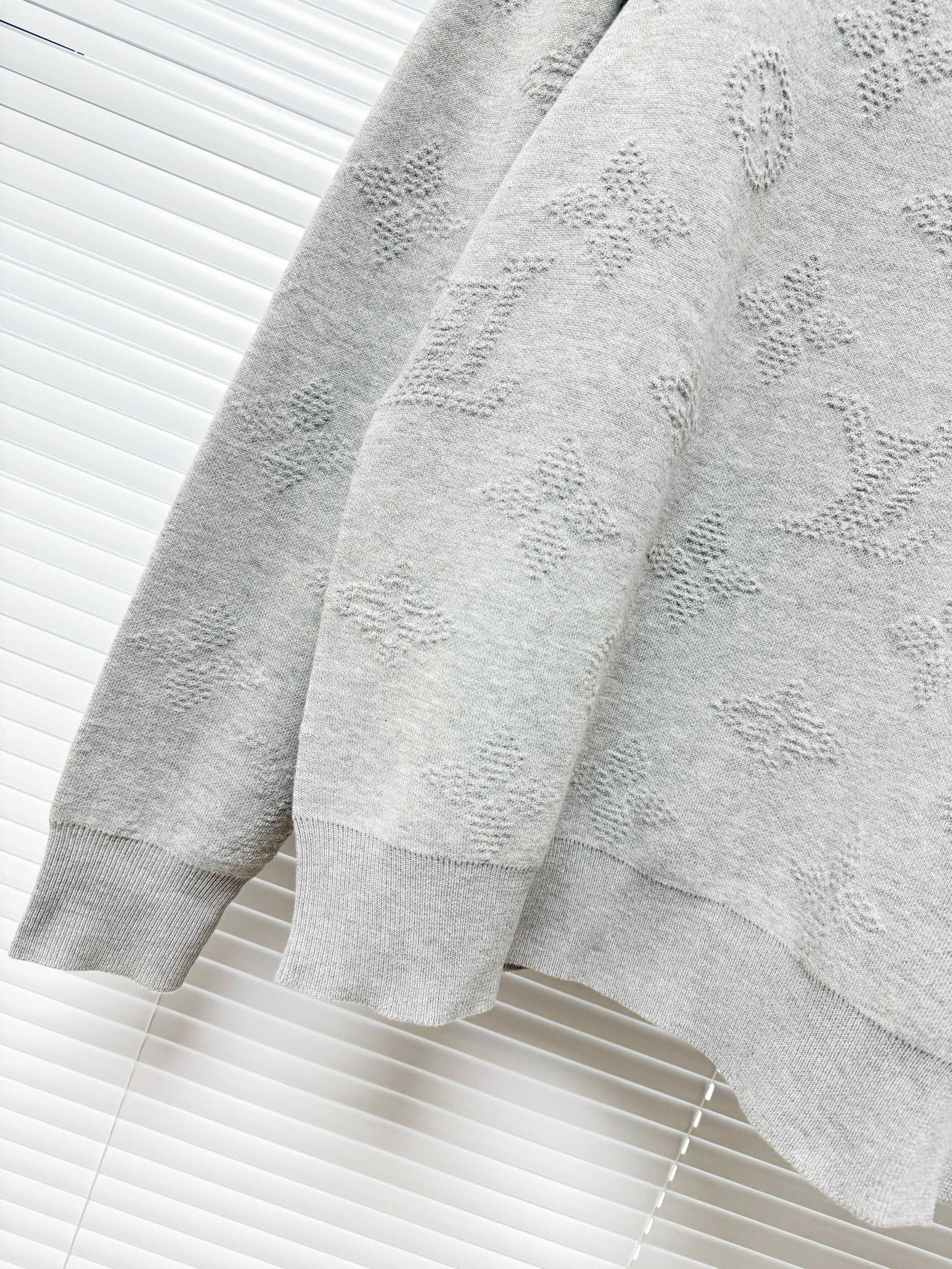 LOUIS VUITTON 루이비통 Safari 모노그램 코튼 니트 스웨터 5