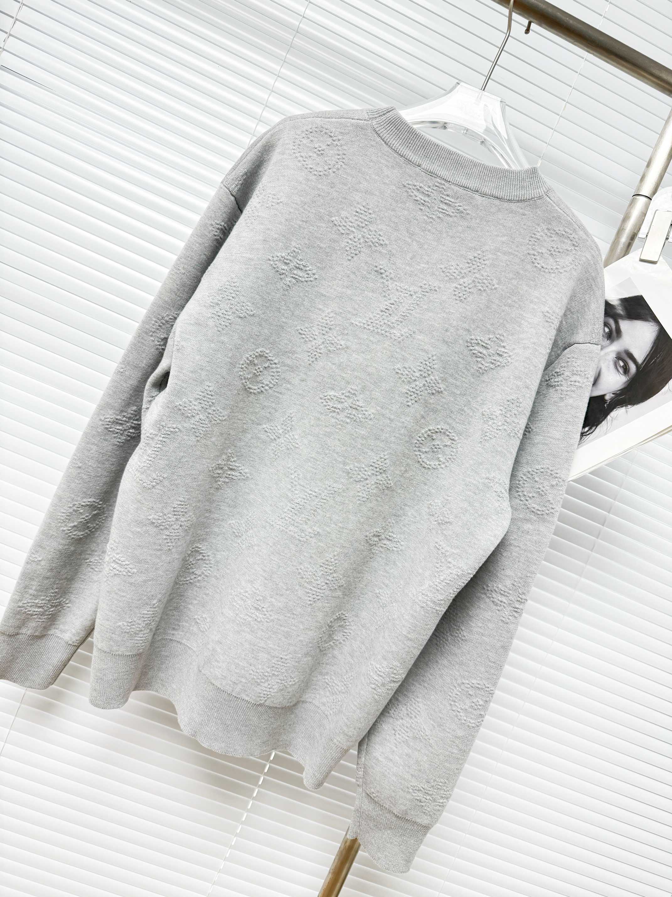 LOUIS VUITTON 루이비통 Safari 모노그램 코튼 니트 스웨터 11