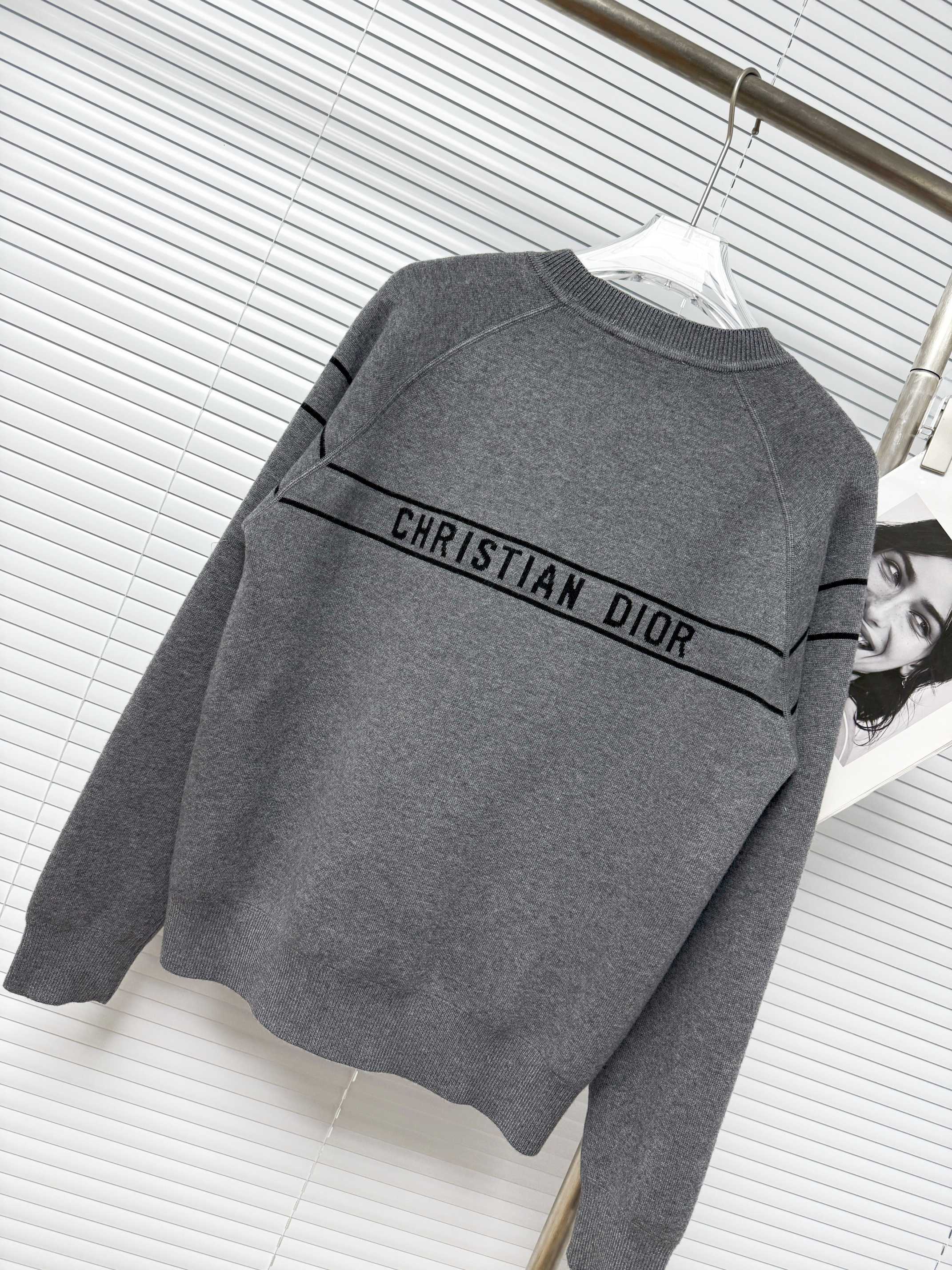 Dior 디올 오블리크 로고 자카드 라운드넥 스웨터 11