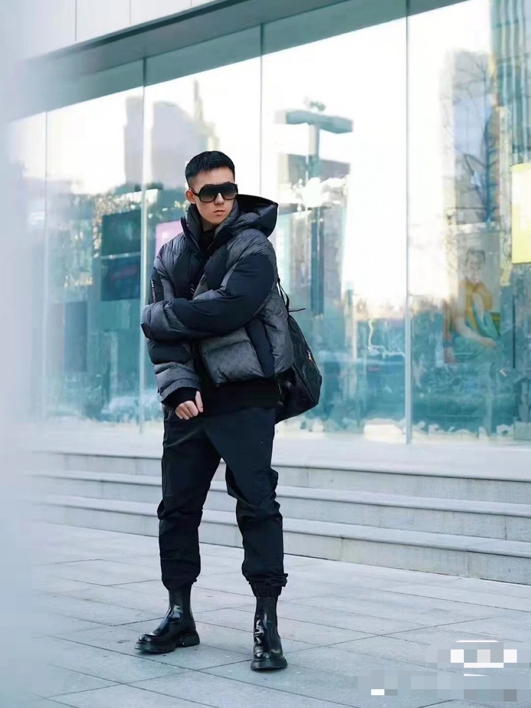 LOUIS VUITTON 루이비통 온감 블랙 테크놀로지 체온변색 다운패딩 7