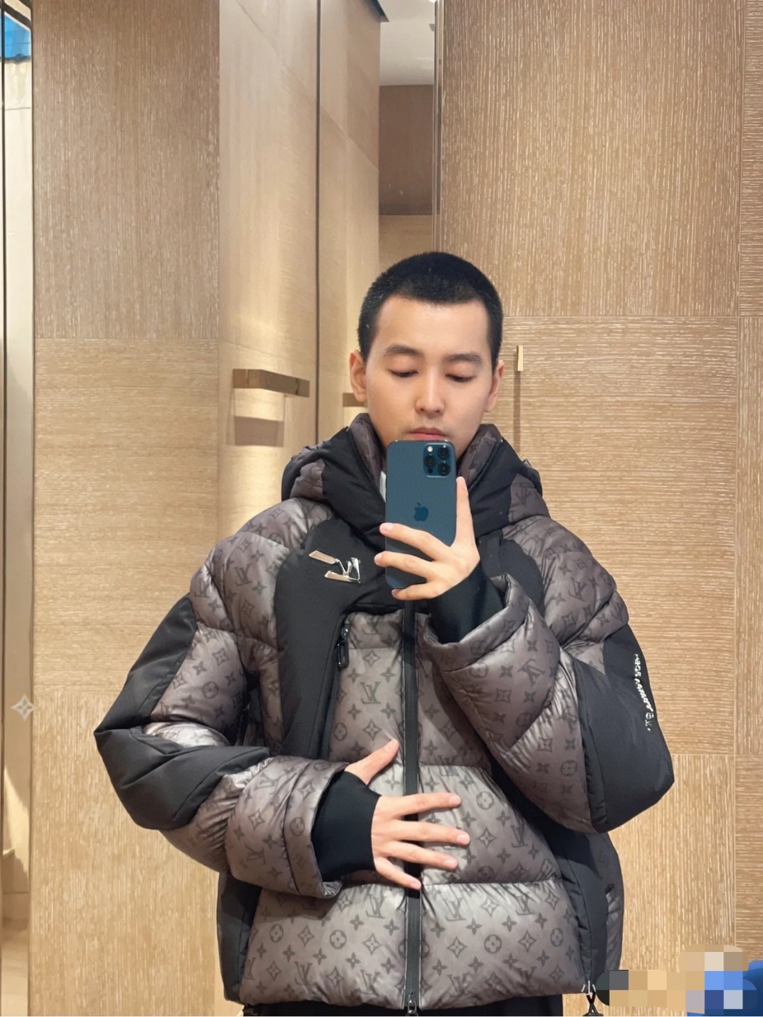 LOUIS VUITTON 루이비통 온감 블랙 테크놀로지 체온변색 다운패딩 9