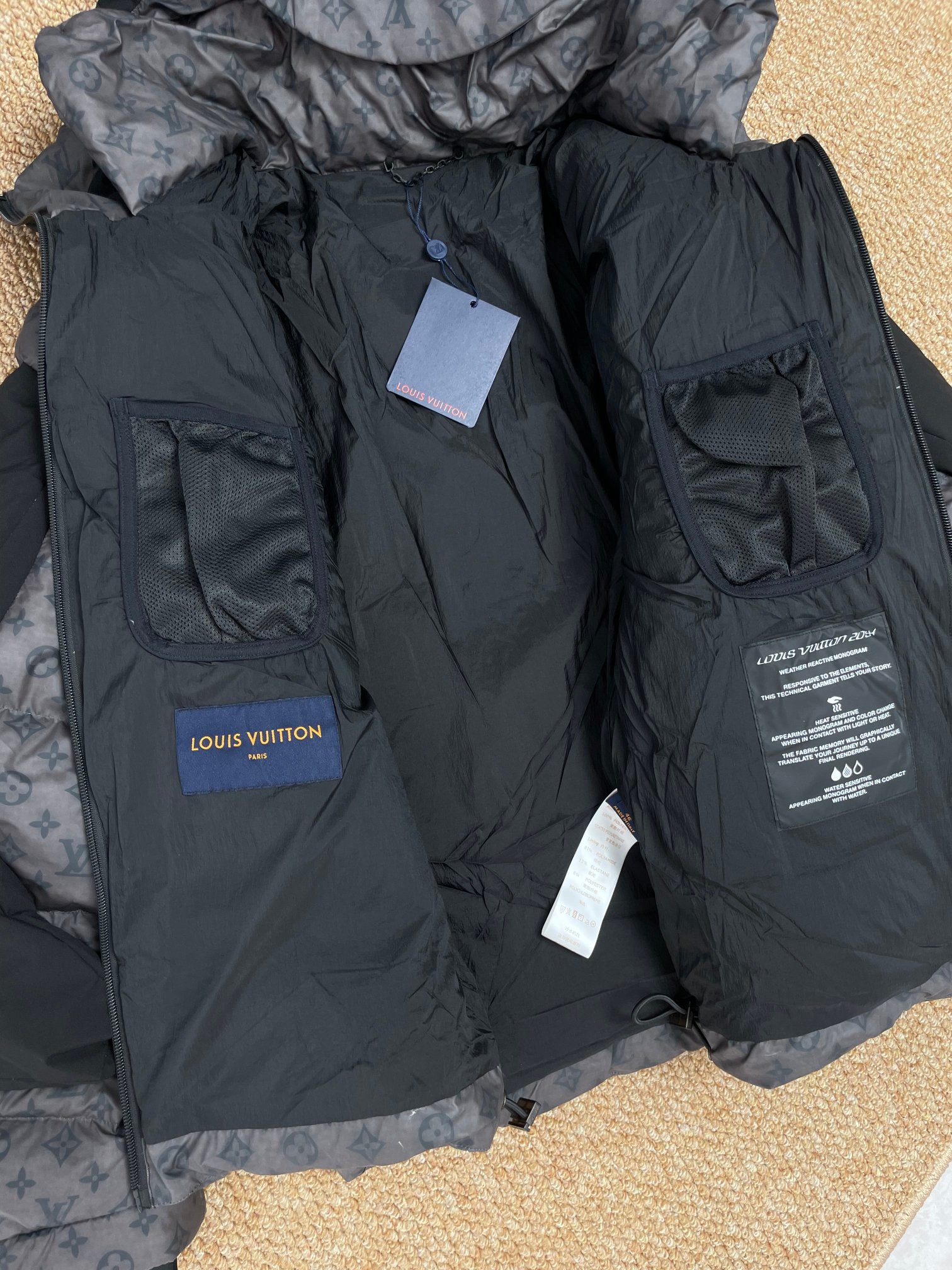 LOUIS VUITTON 루이비통 온감 블랙 테크놀로지 체온변색 다운패딩 16