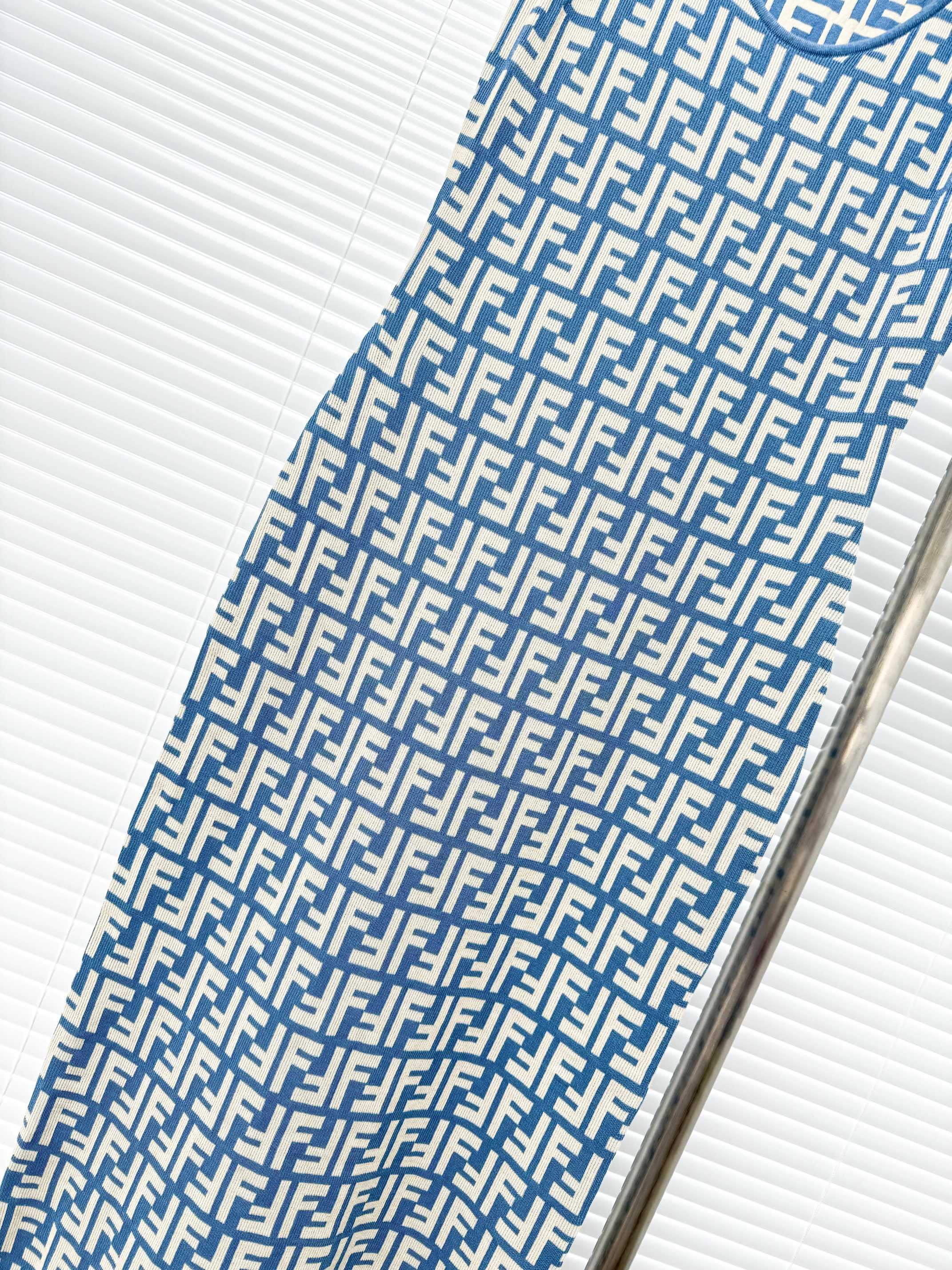 FENDI 펜디 FF 모노그램 니트 슬리브리스 원피스 14