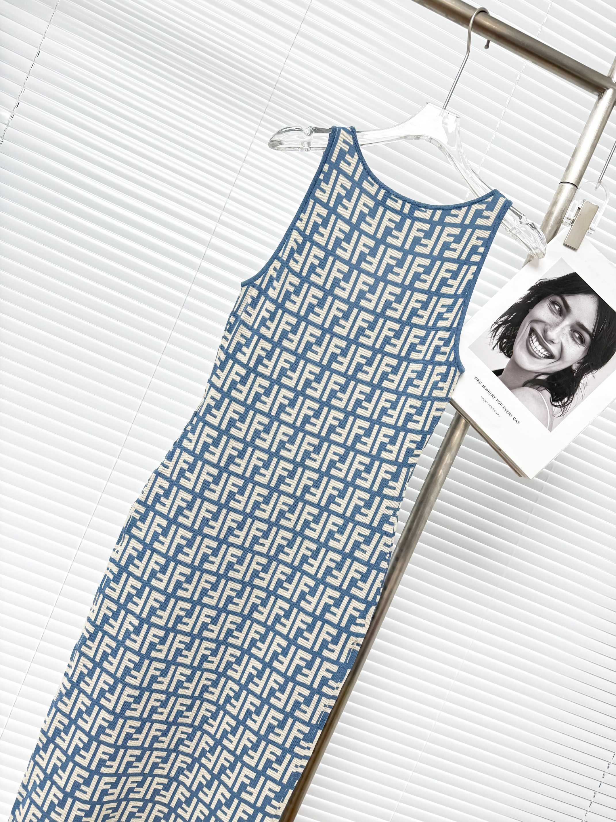 FENDI 펜디 FF 모노그램 니트 슬리브리스 원피스 19