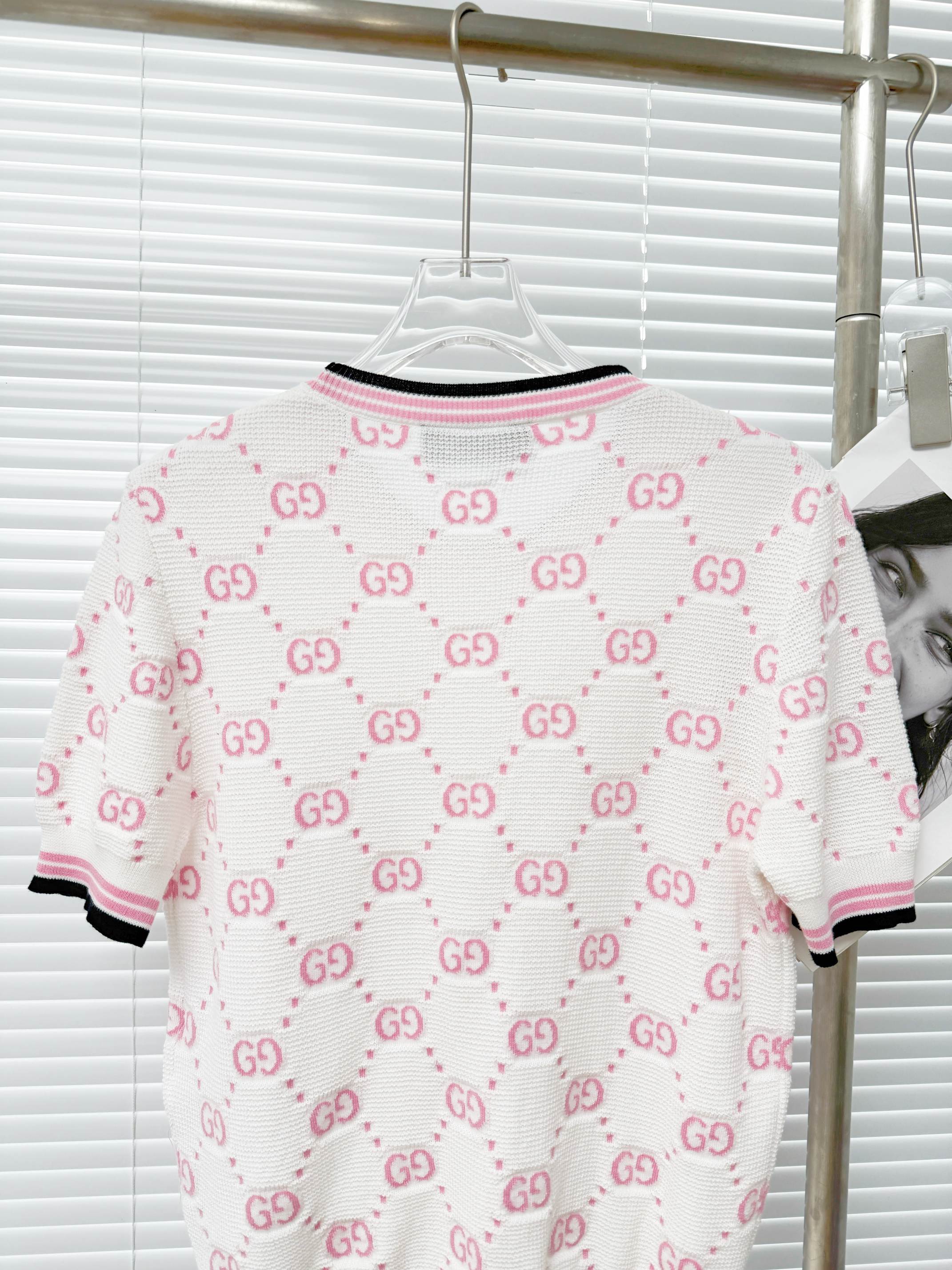 GUCCI 구찌 GG 모노그램 자가드 반팔 니트 탑 15
