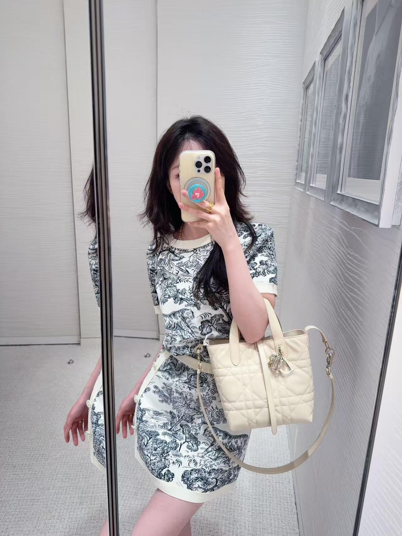 Dior 디올 ‘투알 드 주이’ 애니멀 자카드 반팔 니트 4