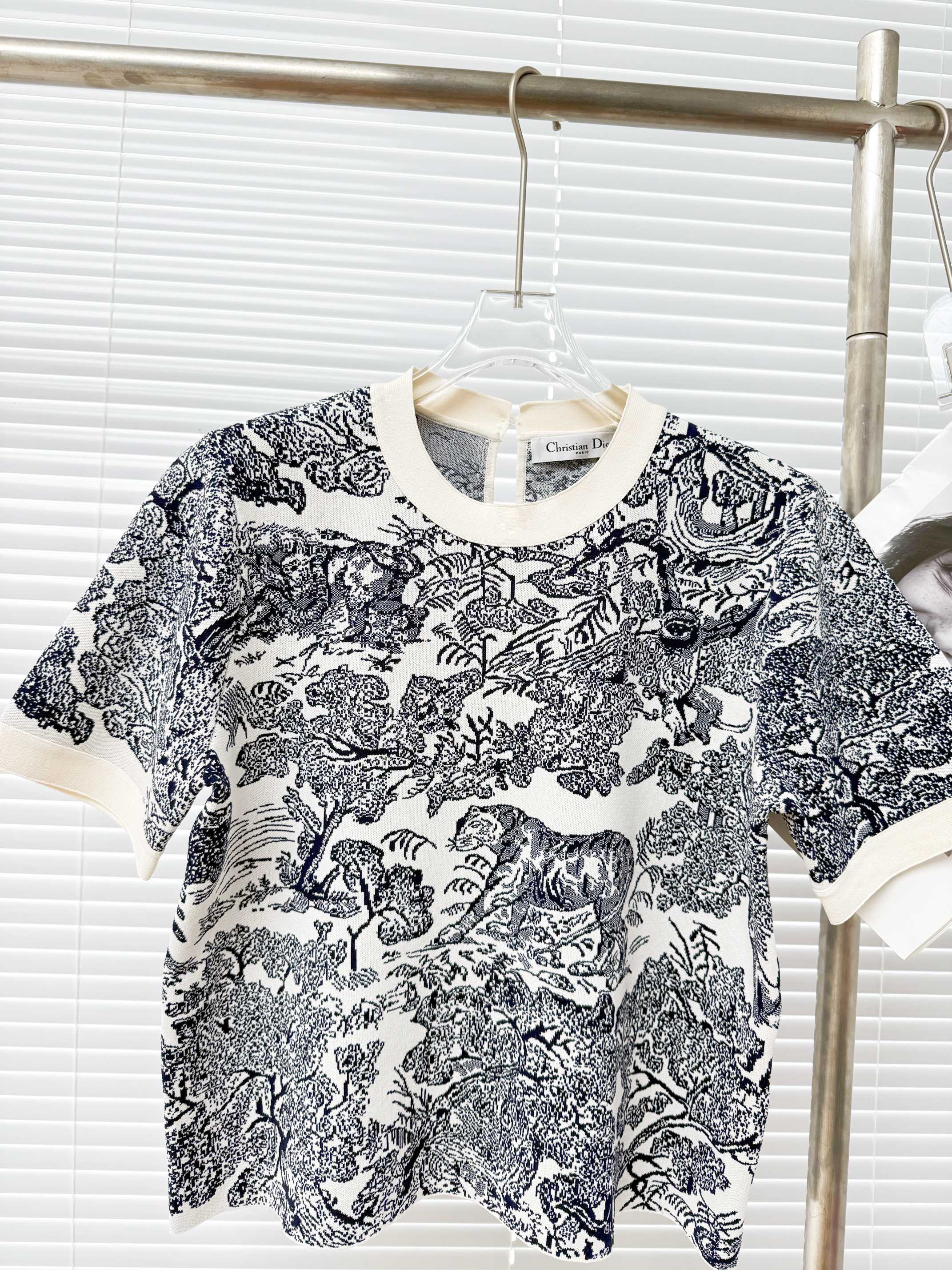 Dior 디올 ‘투알 드 주이’ 애니멀 자카드 반팔 니트 12