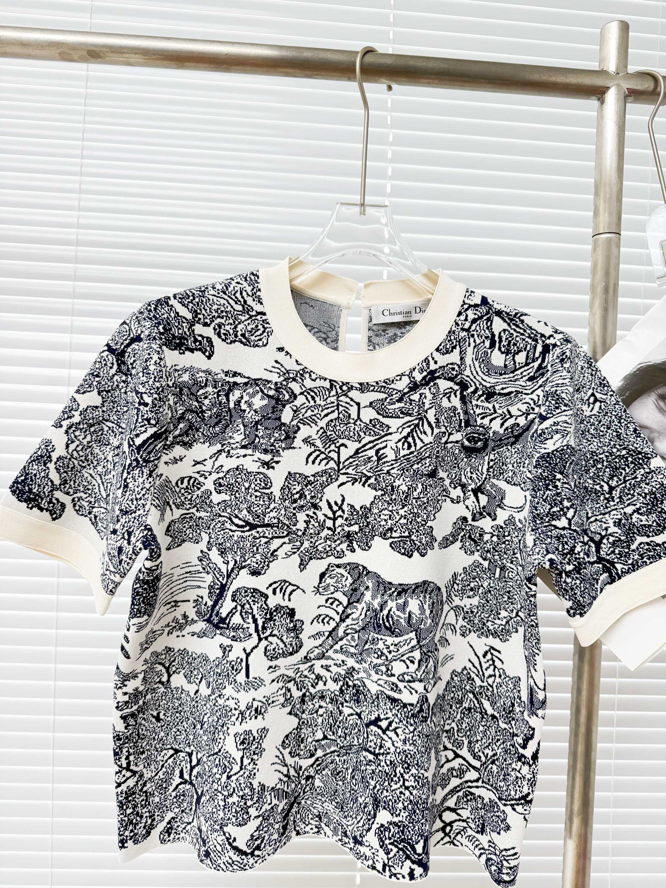 Dior 디올 ‘투알 드 주이’ 애니멀 자카드 반팔 니트 13