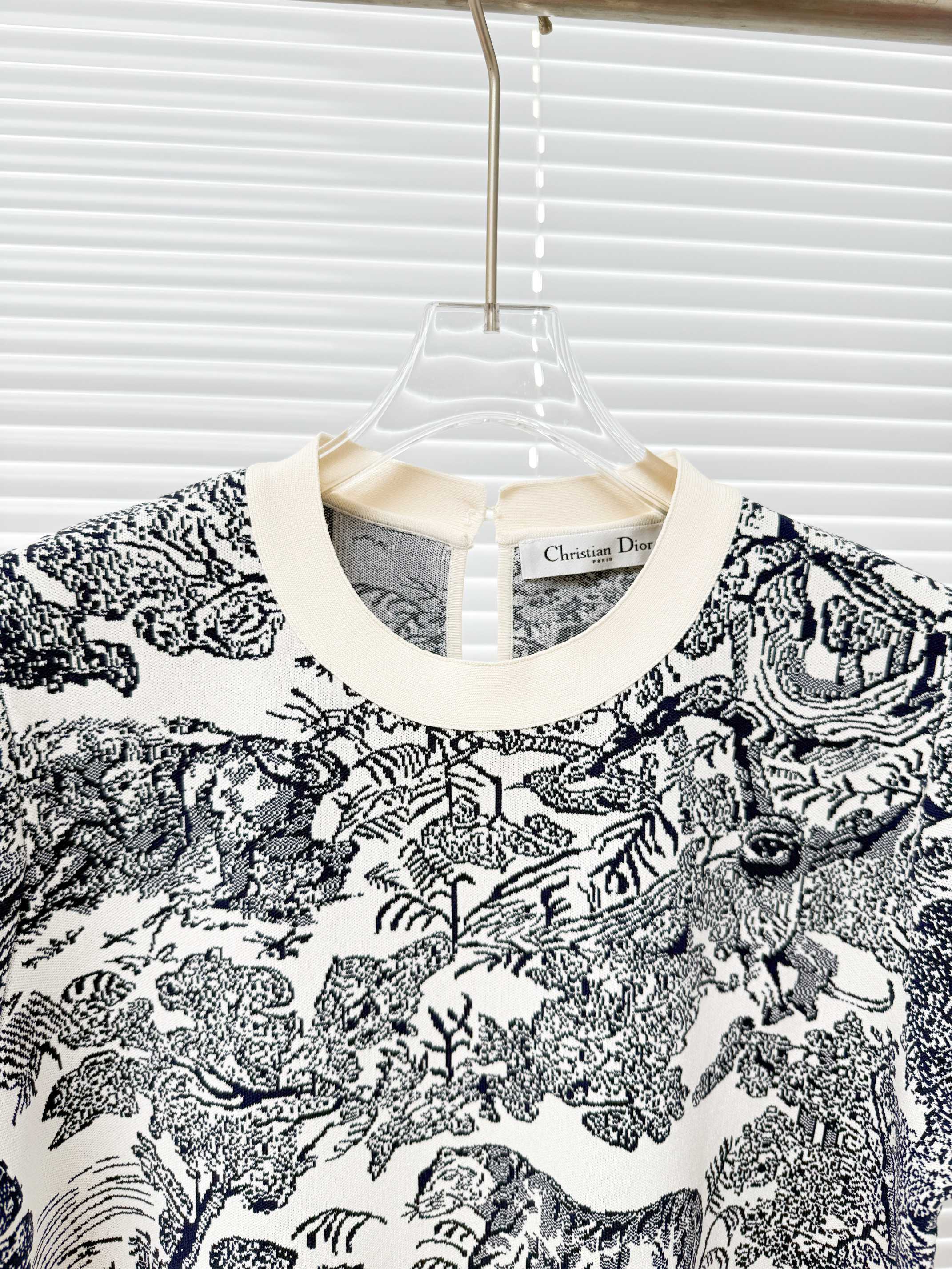 Dior 디올 ‘투알 드 주이’ 애니멀 자카드 반팔 니트 14