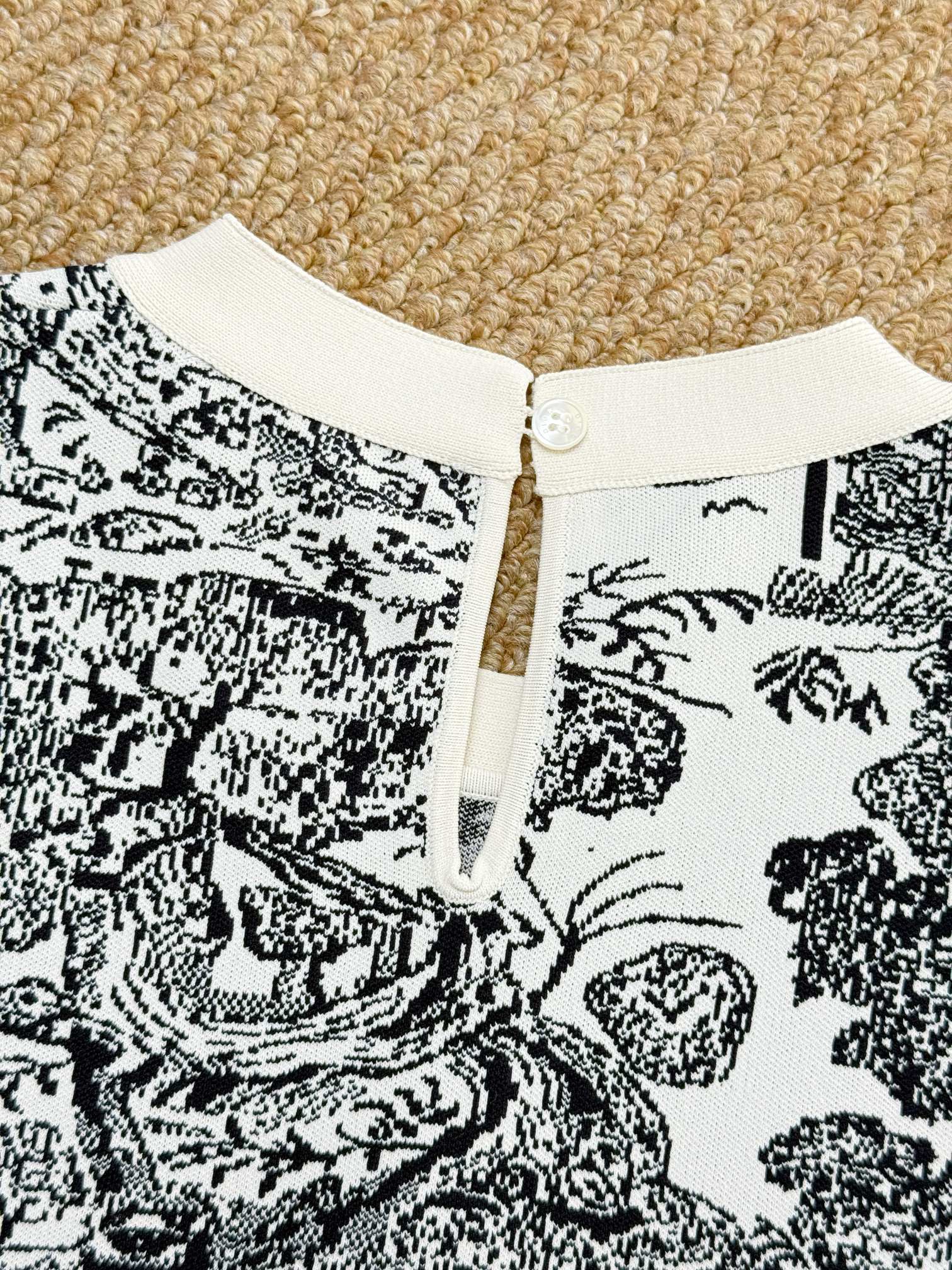 Dior 디올 ‘투알 드 주이’ 애니멀 자카드 반팔 니트 17