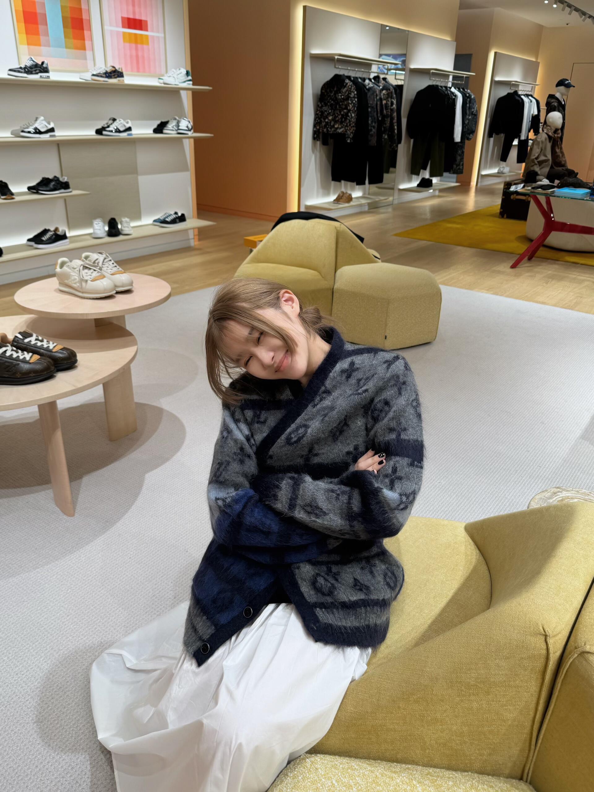 LOUIS VUITTON 루이비통 마해모 헤어플라워 니트 가디건 3