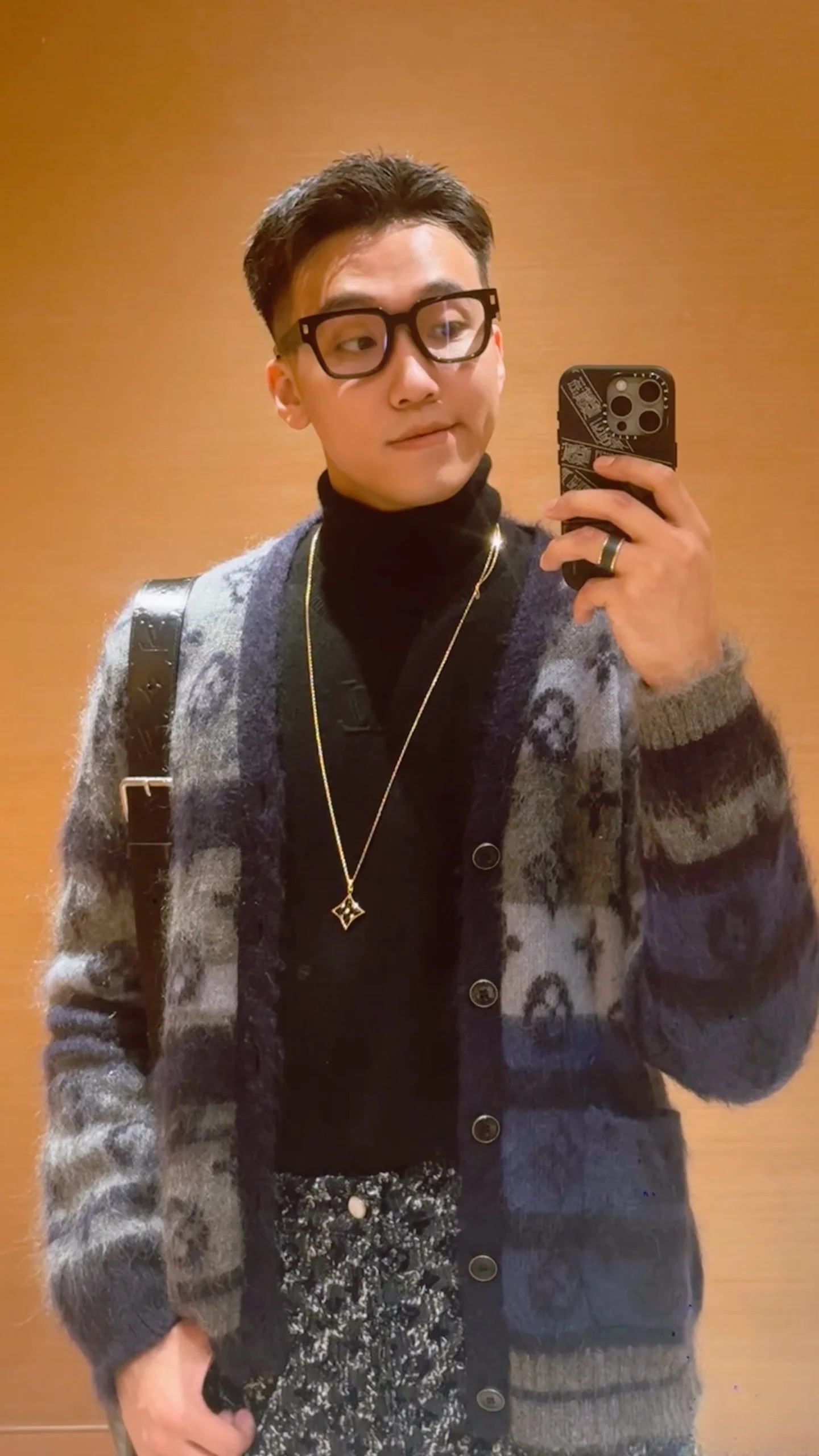 LOUIS VUITTON 루이비통 마해모 헤어플라워 니트 가디건 8