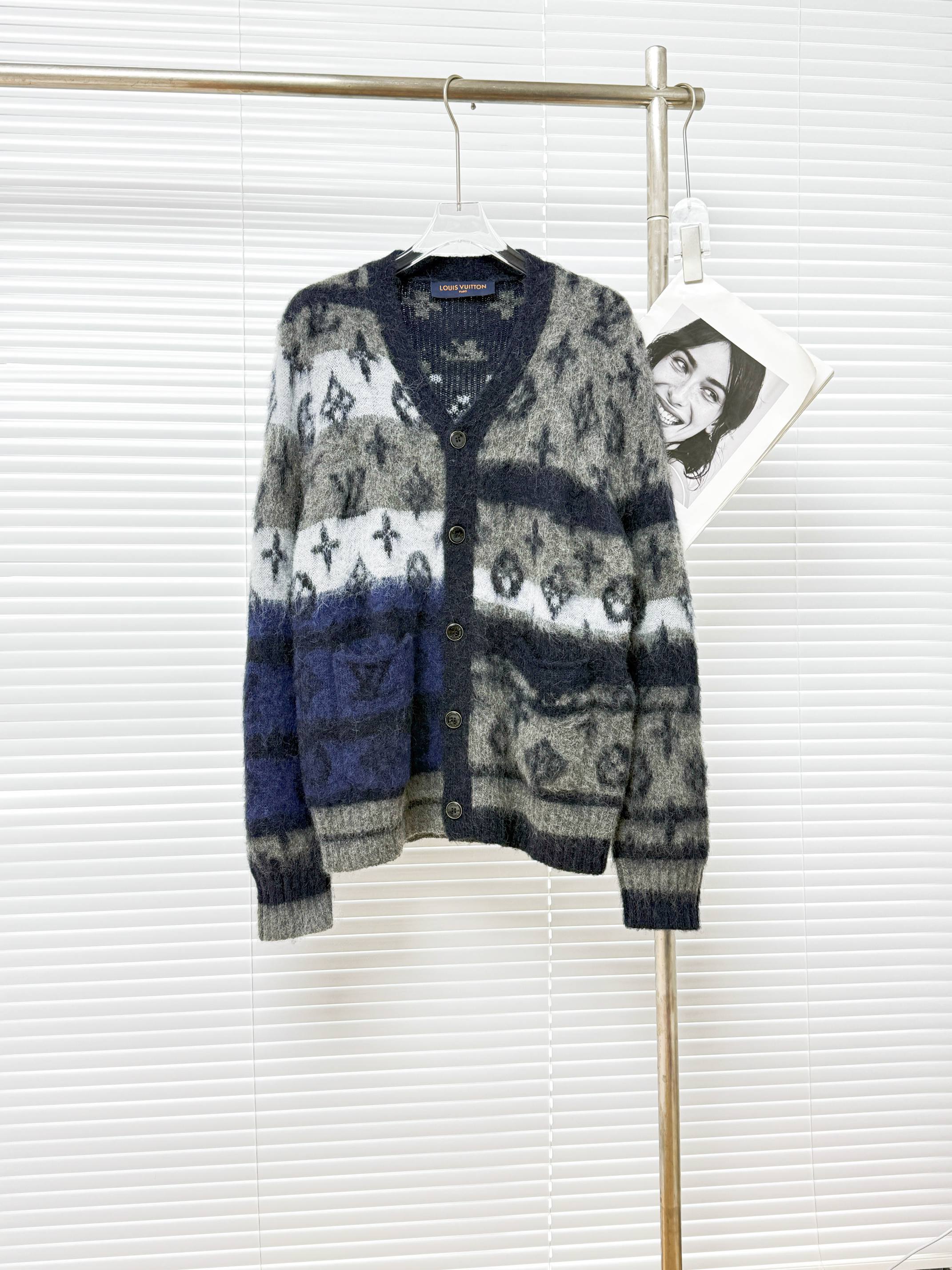 LOUIS VUITTON 루이비통 마해모 헤어플라워 니트 가디건 11
