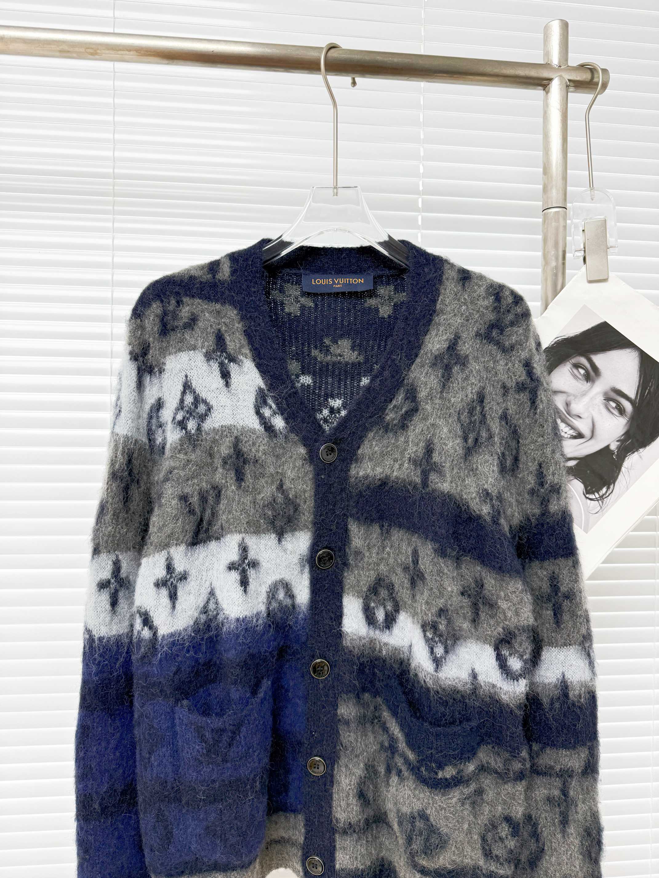 LOUIS VUITTON 루이비통 마해모 헤어플라워 니트 가디건 13