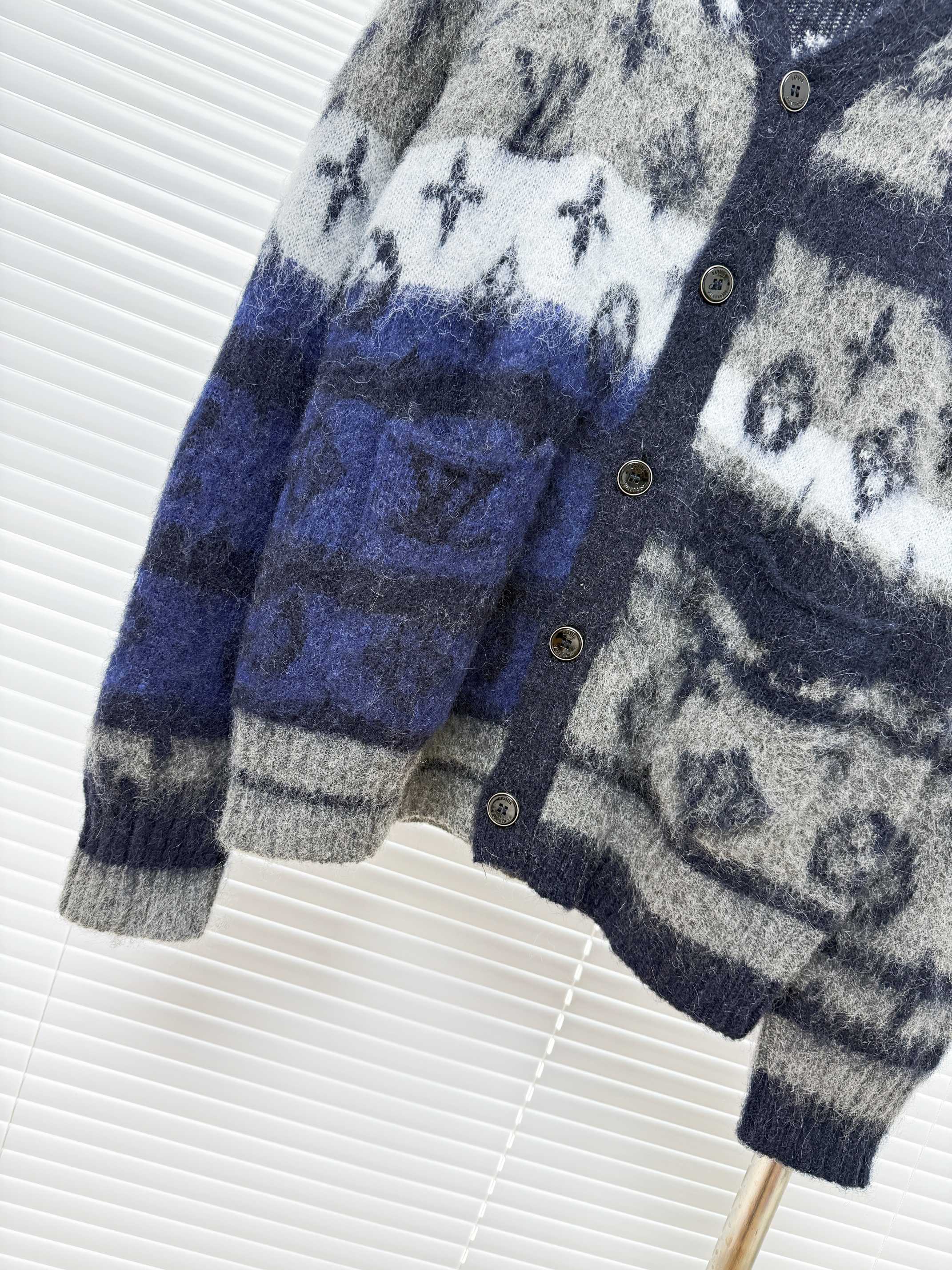 LOUIS VUITTON 루이비통 마해모 헤어플라워 니트 가디건 15