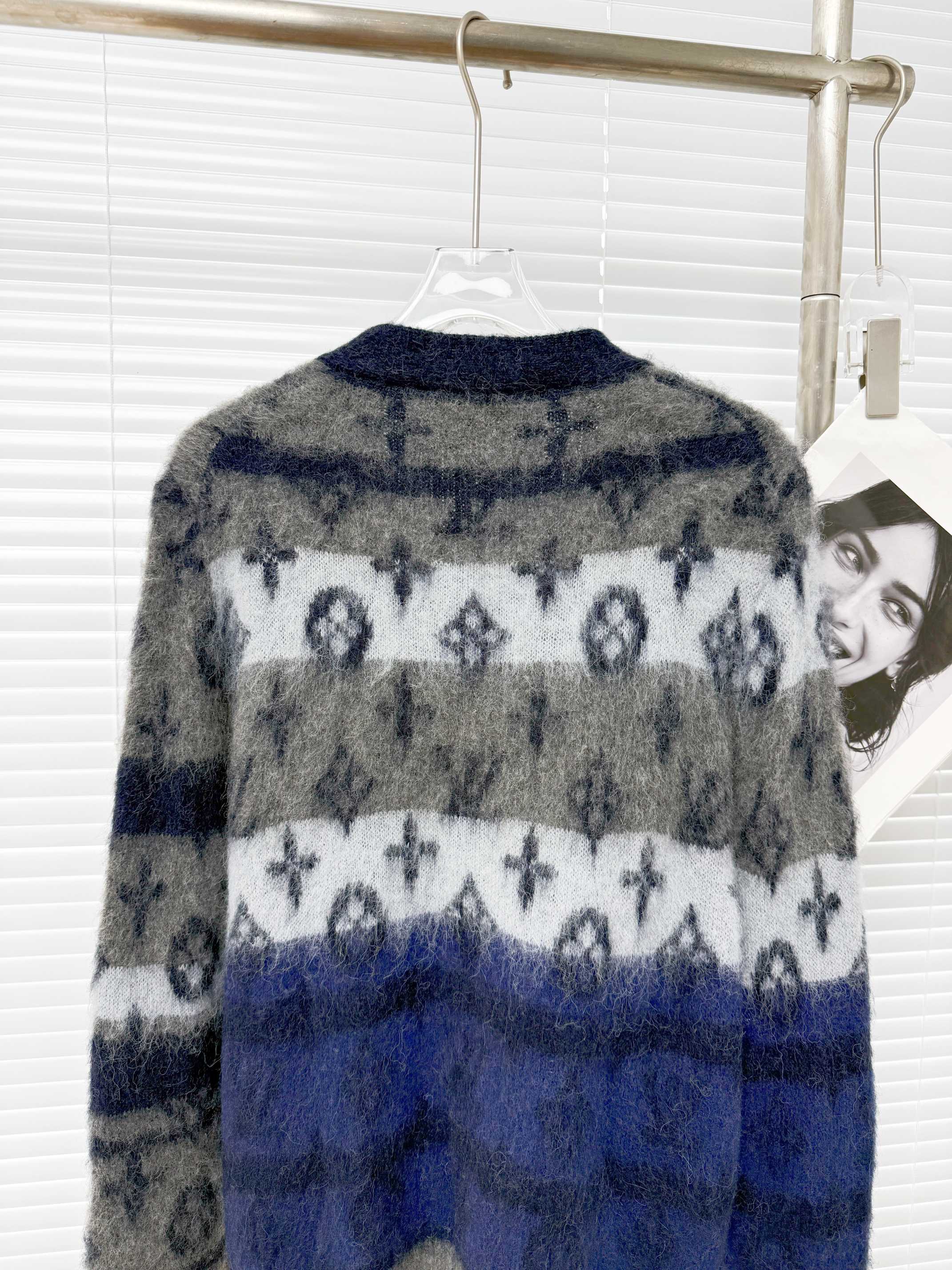 LOUIS VUITTON 루이비통 마해모 헤어플라워 니트 가디건 16