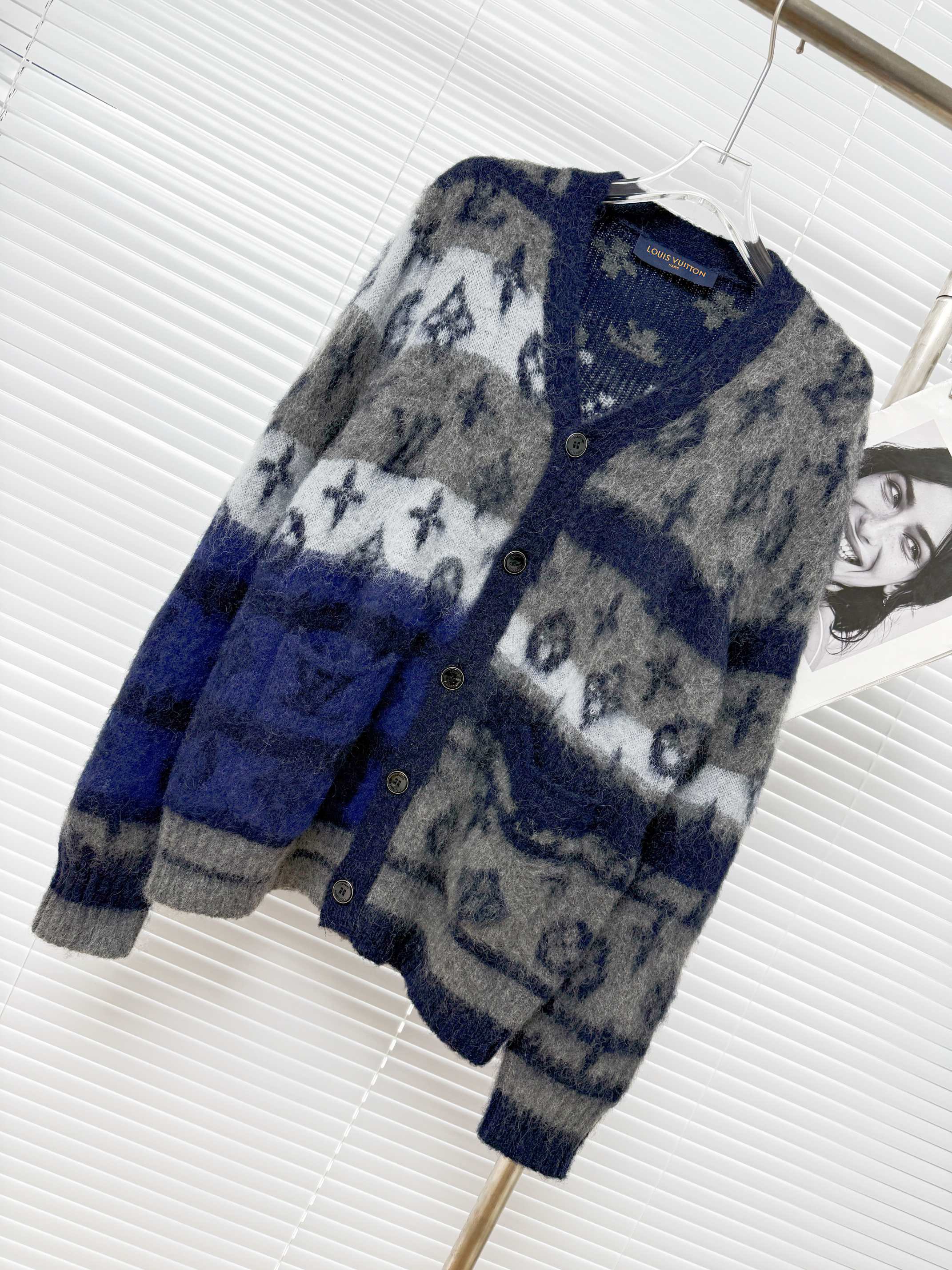 LOUIS VUITTON 루이비통 마해모 헤어플라워 니트 가디건 20