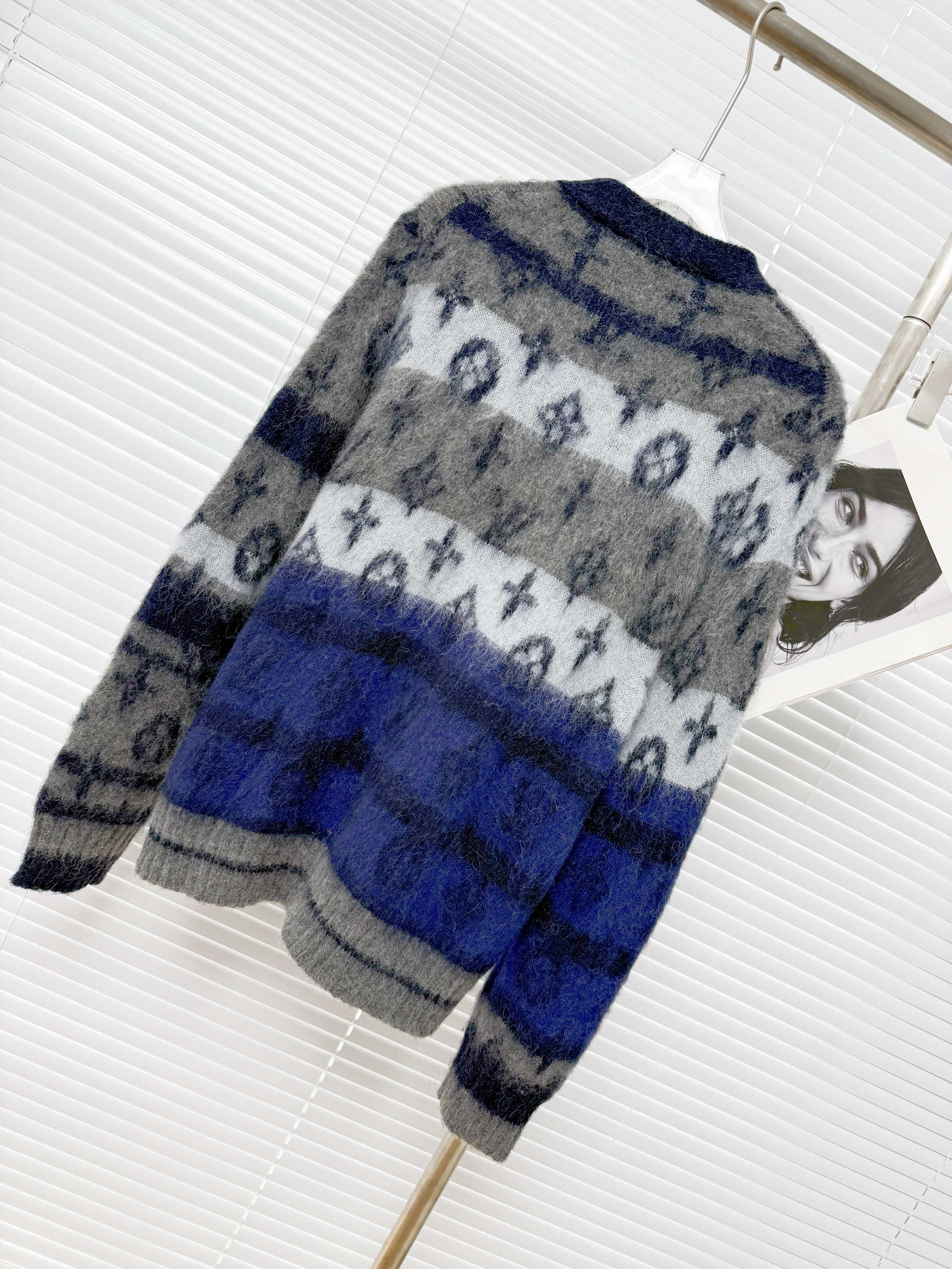 LOUIS VUITTON 루이비통 마해모 헤어플라워 니트 가디건 21