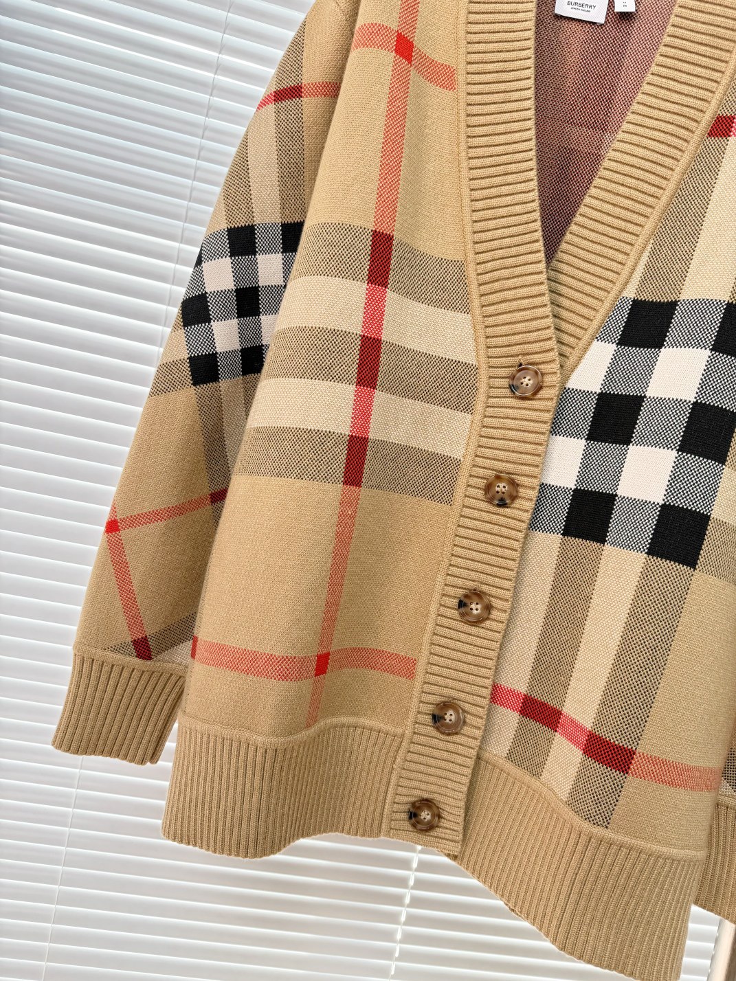 BURBERRY 버버리 체크 패턴 울 블렌드 오버사이즈 가디건 24