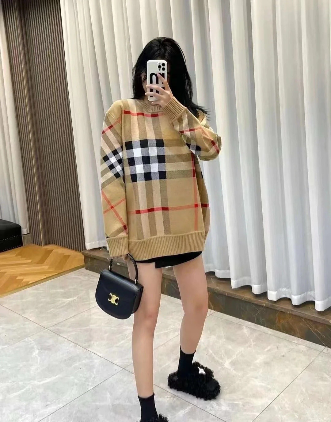 BURBERRY 버버리 클래식 체크 오버핏 라운드 니트 스웨터 10