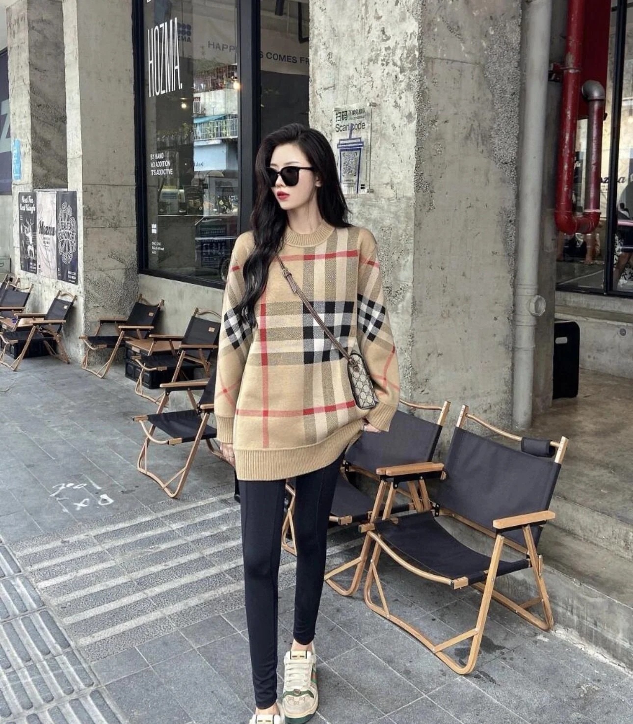 BURBERRY 버버리 클래식 체크 오버핏 라운드 니트 스웨터 15