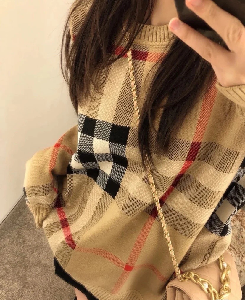 BURBERRY 버버리 클래식 체크 오버핏 라운드 니트 스웨터 16
