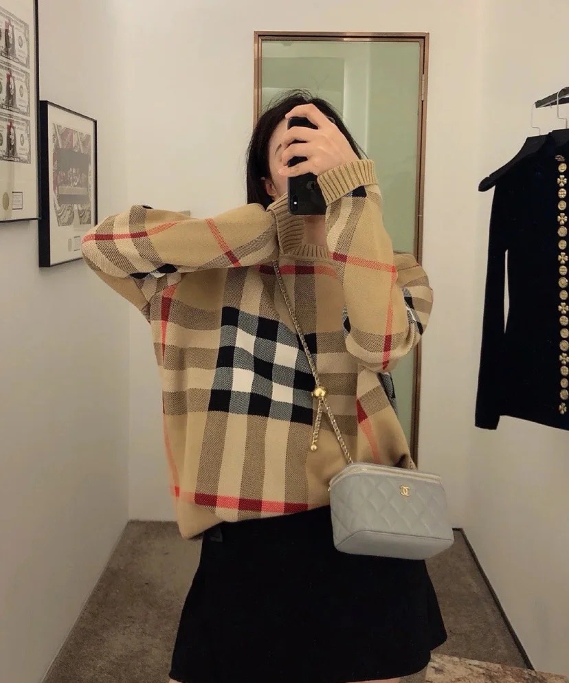 BURBERRY 버버리 클래식 체크 오버핏 라운드 니트 스웨터 17
