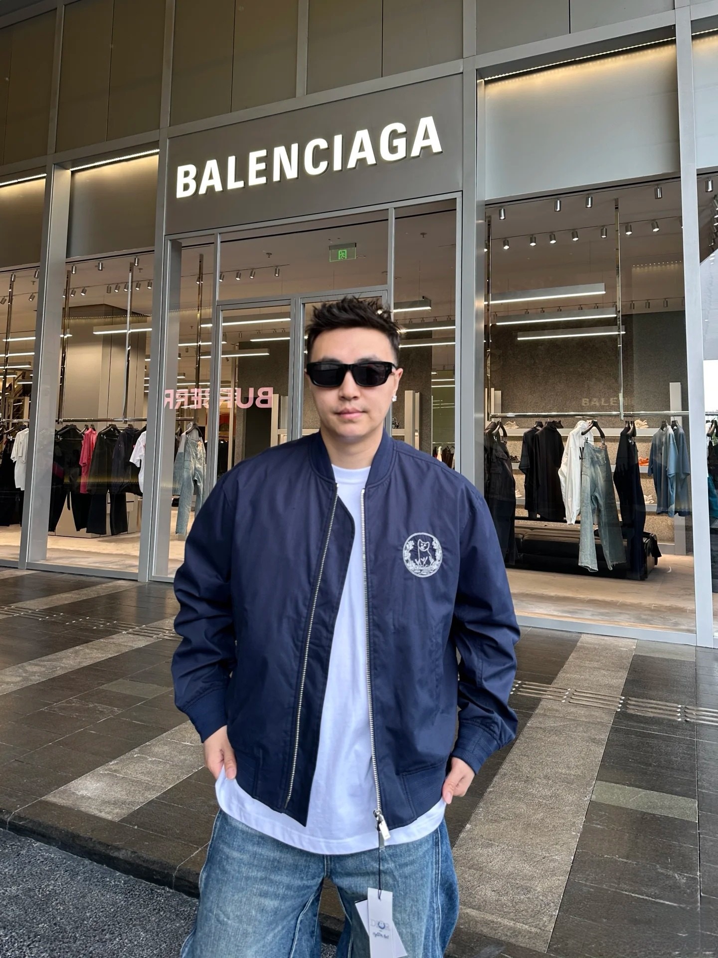 Dior 디올 × Hylton Nel 협업 ‘For My Real Friends’ 자수 봄버 재킷 2