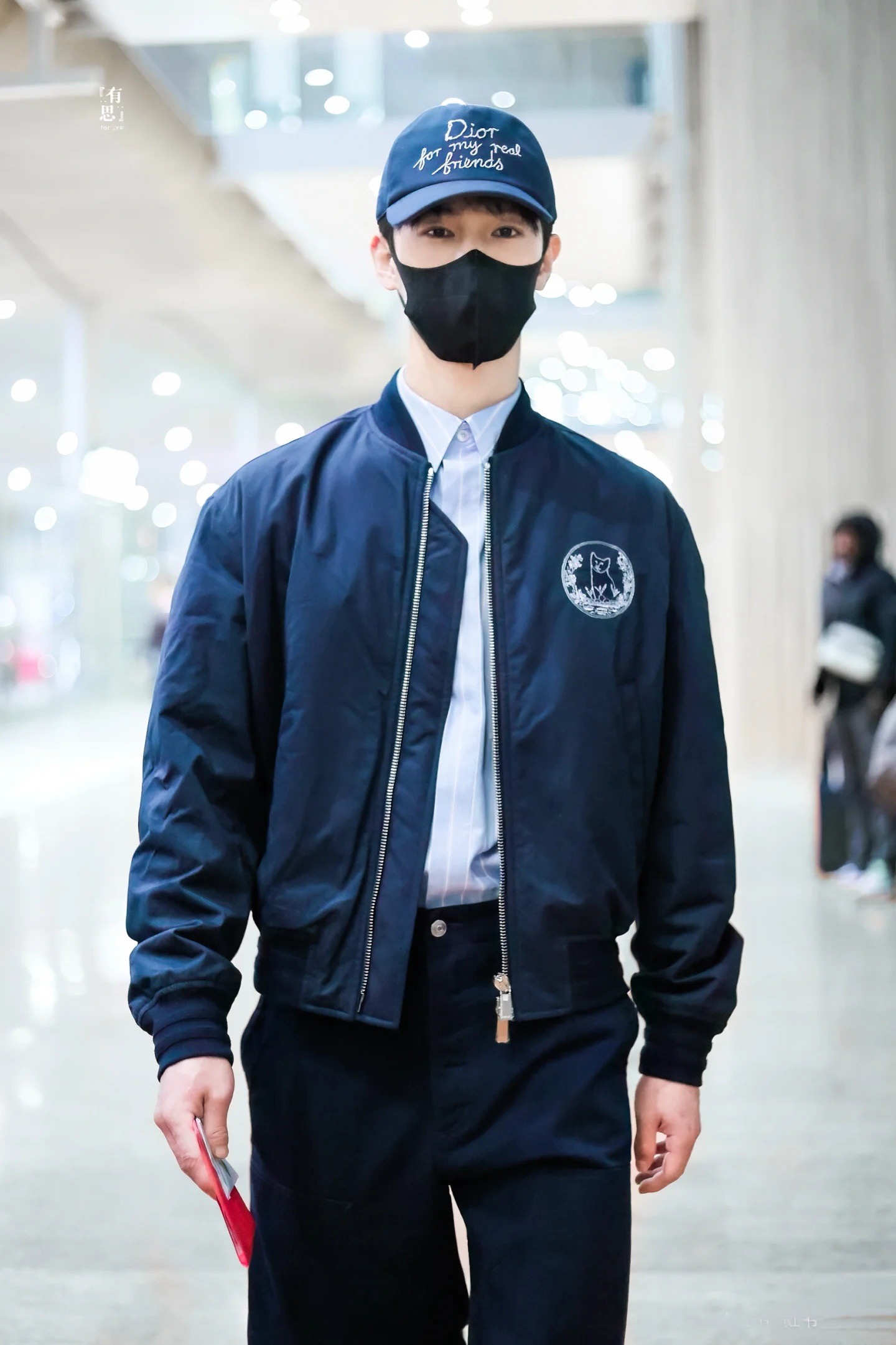 Dior 디올 × Hylton Nel 협업 ‘For My Real Friends’ 자수 봄버 재킷 4