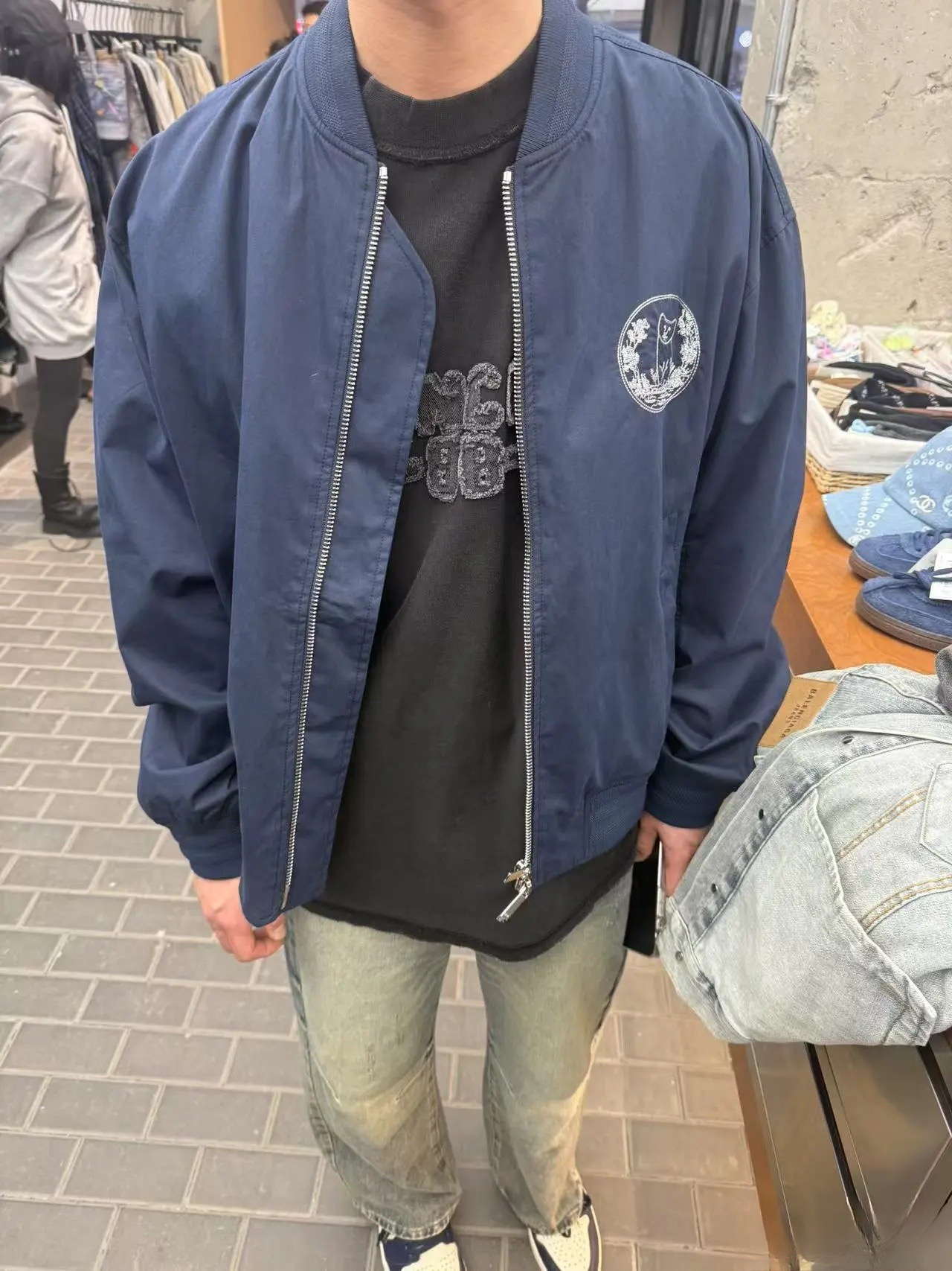 Dior 디올 × Hylton Nel 협업 ‘For My Real Friends’ 자수 봄버 재킷 6