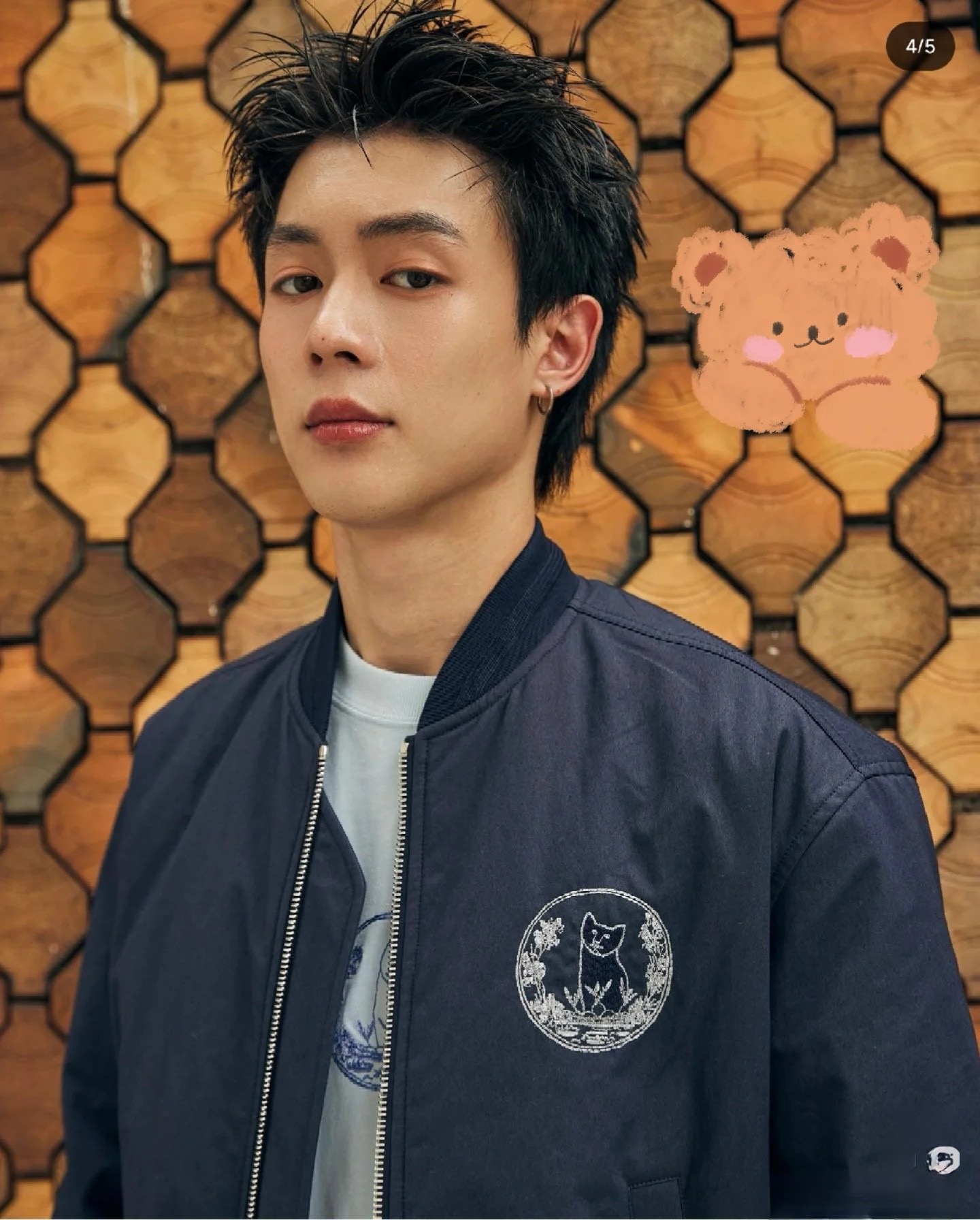 Dior 디올 × Hylton Nel 협업 ‘For My Real Friends’ 자수 봄버 재킷 7