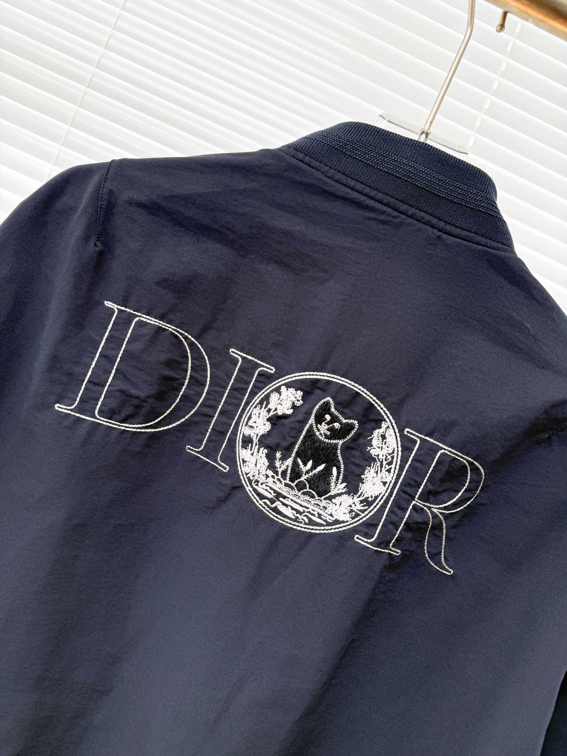 Dior 디올 × Hylton Nel 협업 ‘For My Real Friends’ 자수 봄버 재킷 14