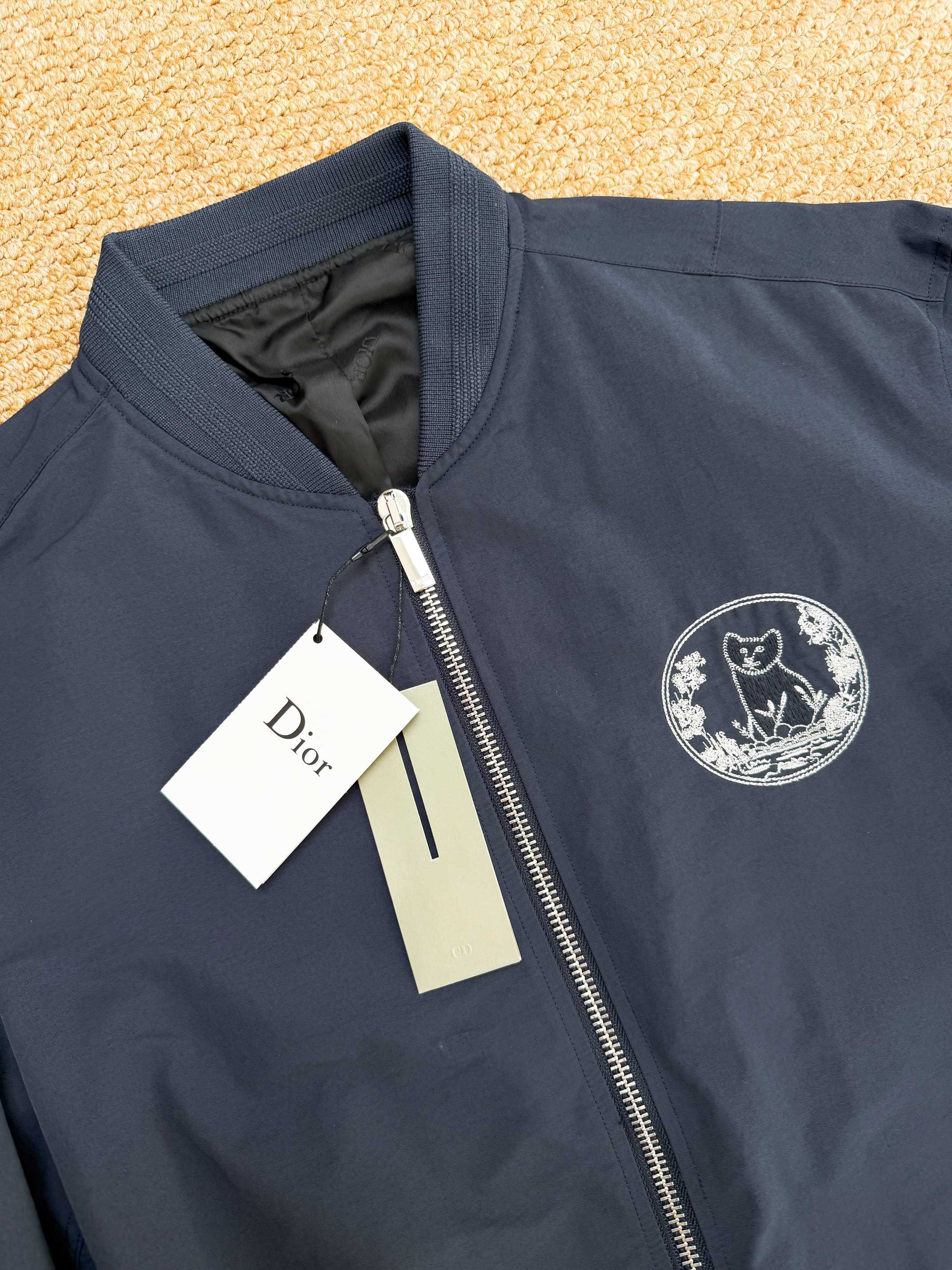 Dior 디올 × Hylton Nel 협업 ‘For My Real Friends’ 자수 봄버 재킷 15