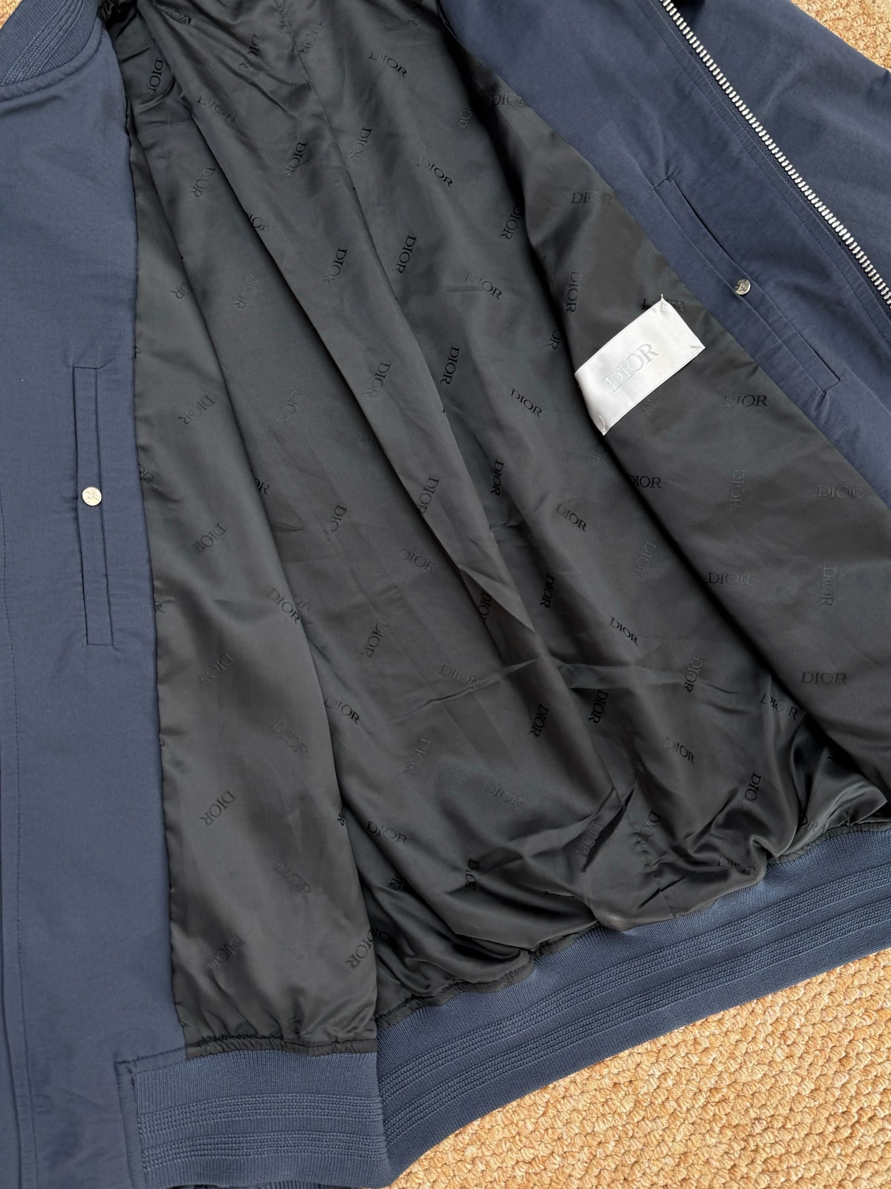 Dior 디올 × Hylton Nel 협업 ‘For My Real Friends’ 자수 봄버 재킷 16