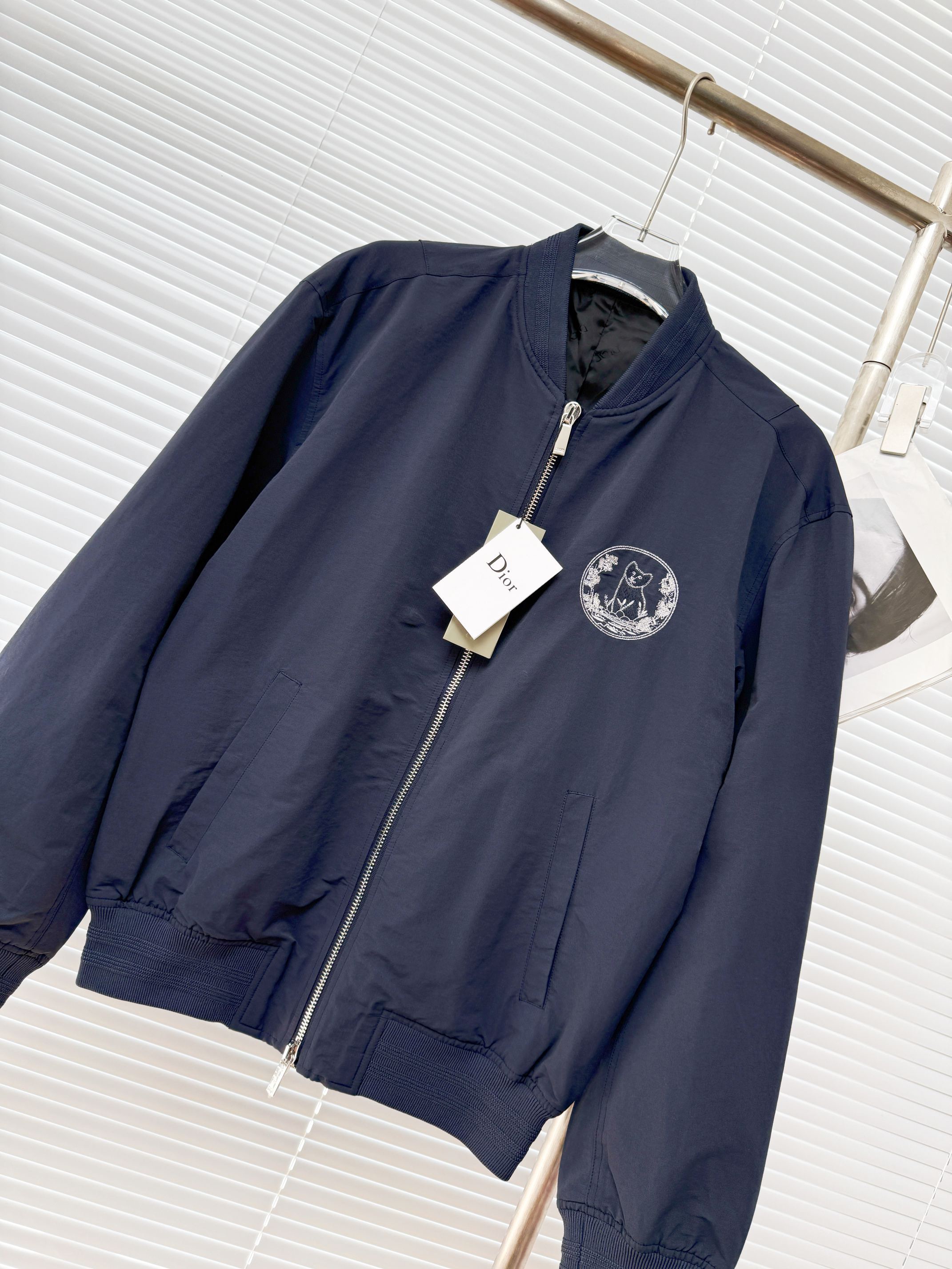 Dior 디올 × Hylton Nel 협업 ‘For My Real Friends’ 자수 봄버 재킷 18