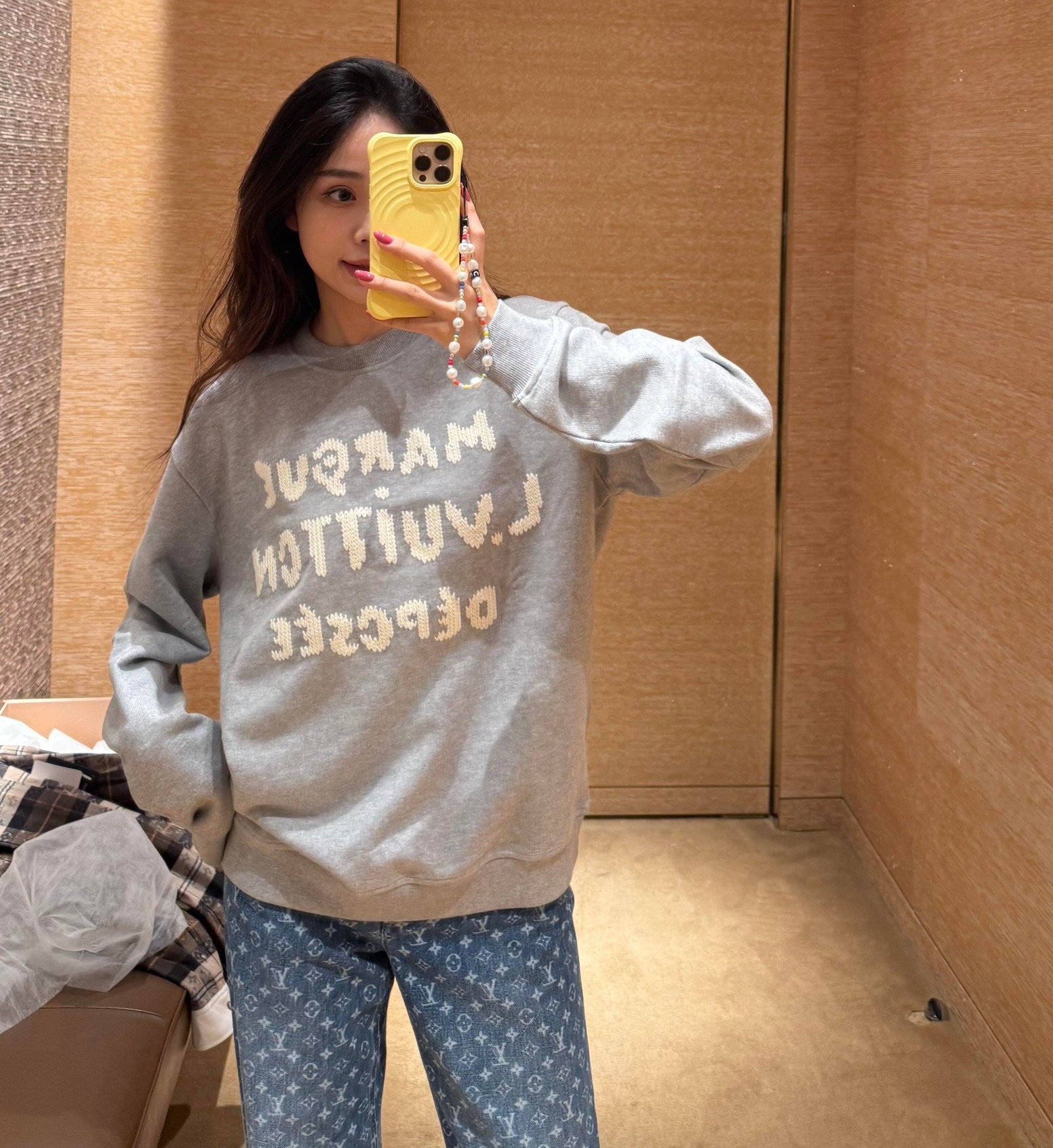 LOUIS VUITTON 루이비통 마르끄 루이비통 뎁세 회색 자수 로고 맨투맨 5