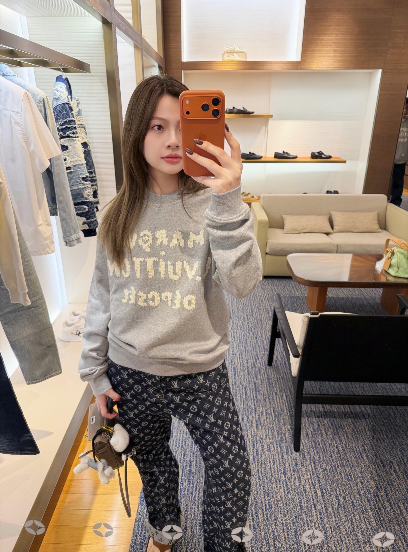 LOUIS VUITTON 루이비통 마르끄 루이비통 뎁세 회색 자수 로고 맨투맨 6